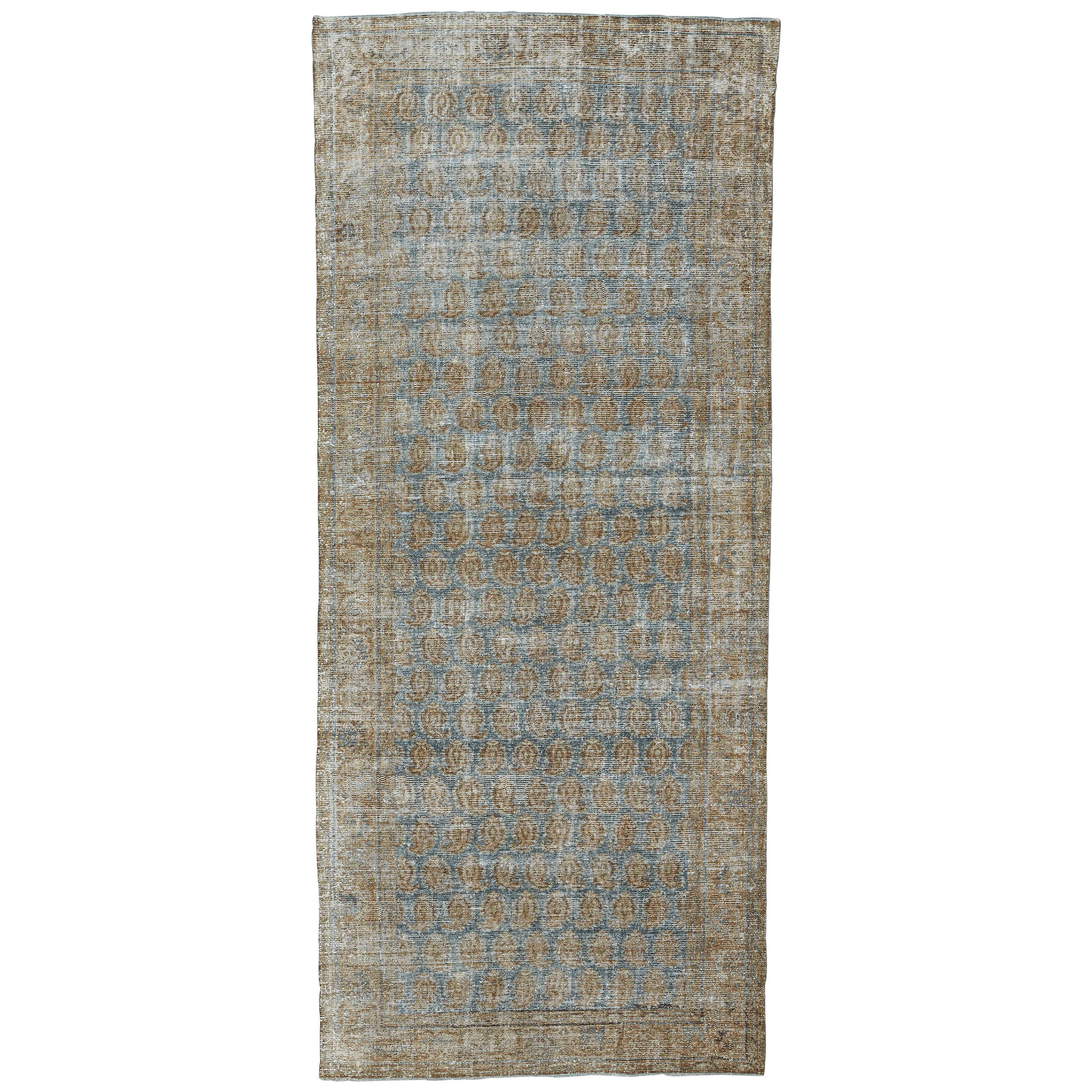 For generations, Elte has worked with expert local rug pickers throughout Morocco, Iran, Turkey and Europe to source vintage and antique rugs.