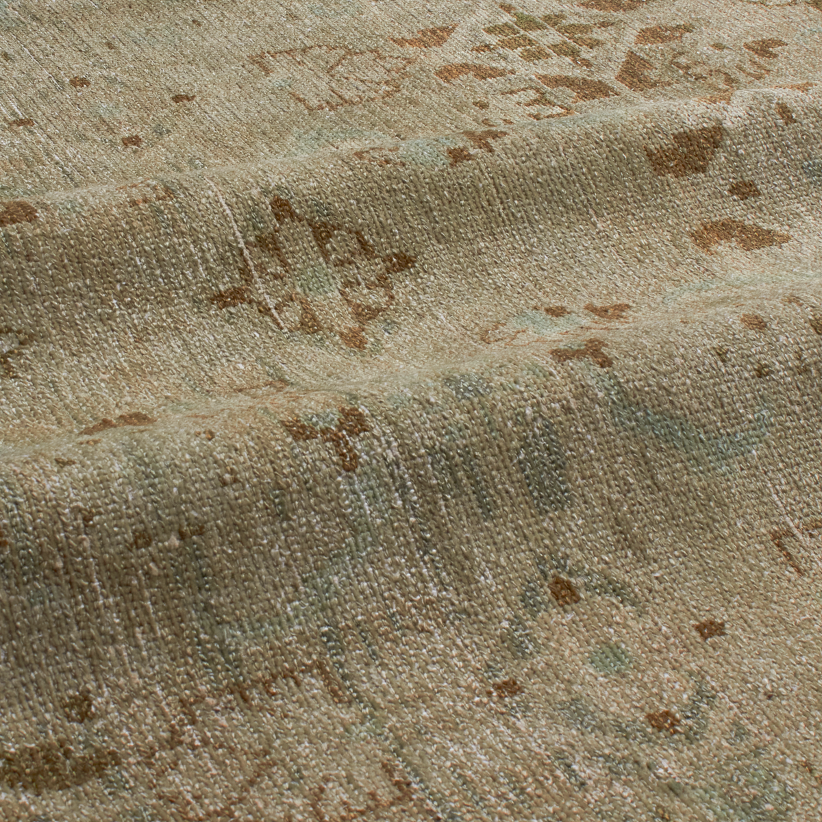 For generations, Elte has worked with expert local rug pickers throughout Morocco, Iran, Turkey and Europe to source vintage and antique rugs.
