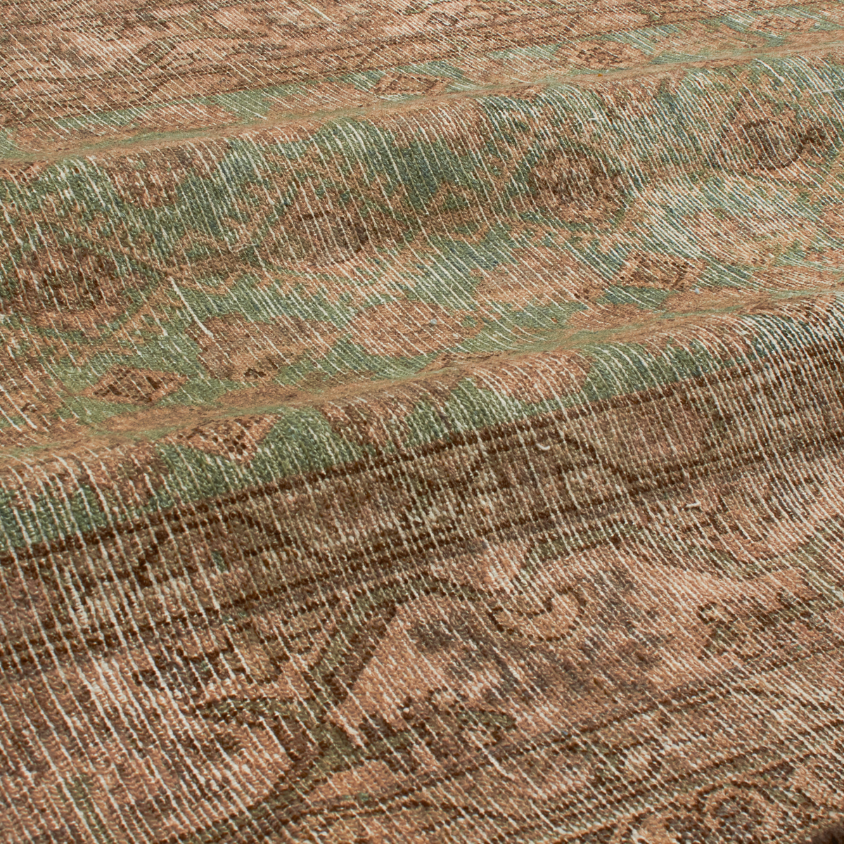 For generations, Elte has worked with expert local rug pickers throughout Morocco, Iran, Turkey and Europe to source vintage and antique rugs.