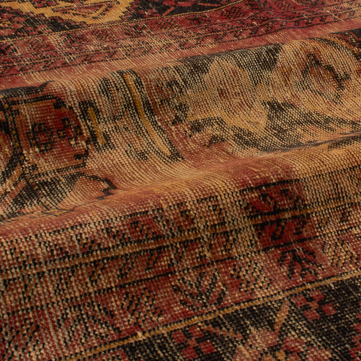For generations, Elte has worked with expert local rug pickers throughout Morocco, Iran, Turkey and Europe to source vintage and antique rugs.
