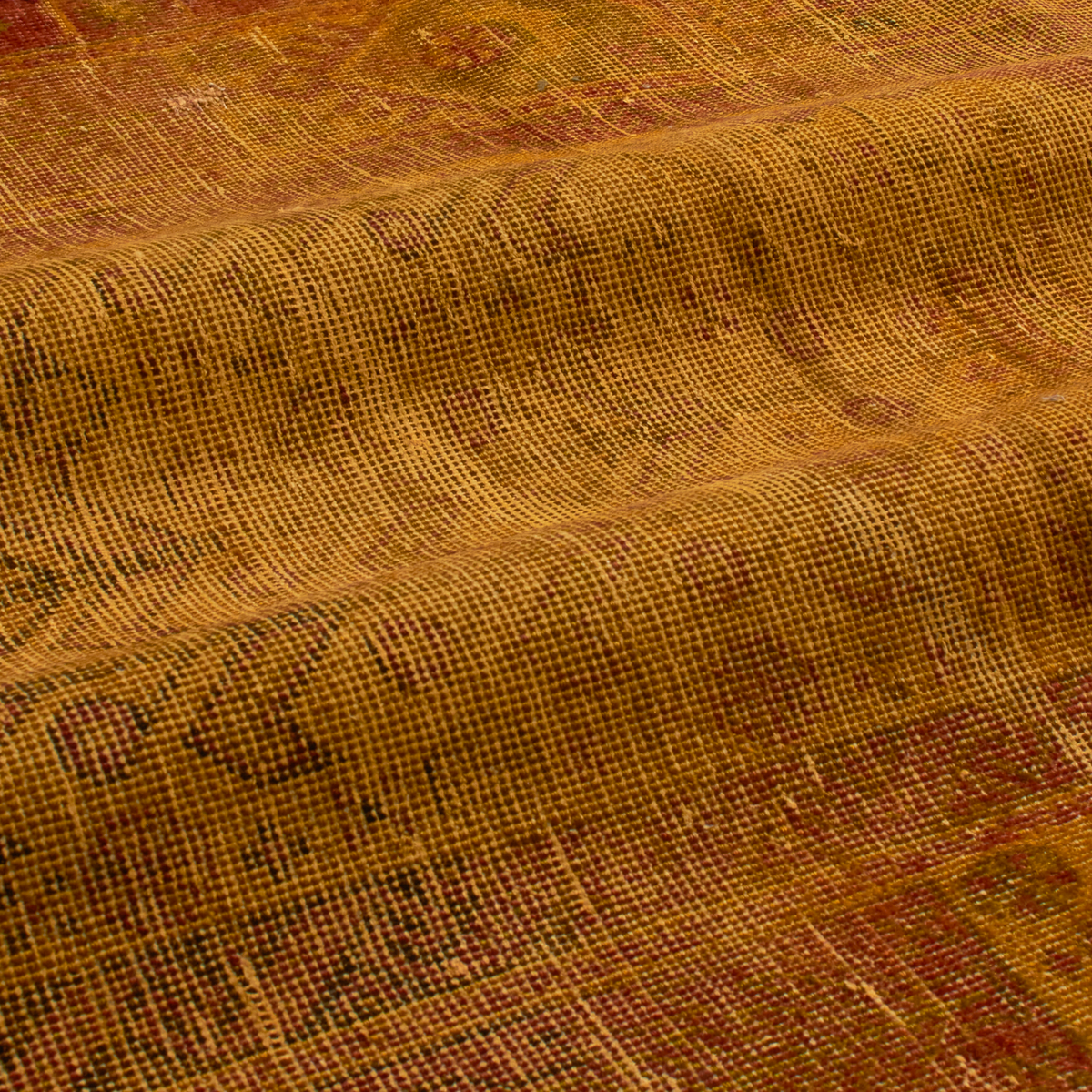 For generations, Elte has worked with expert local rug pickers throughout Morocco, Iran, Turkey and Europe to source vintage and antique rugs.