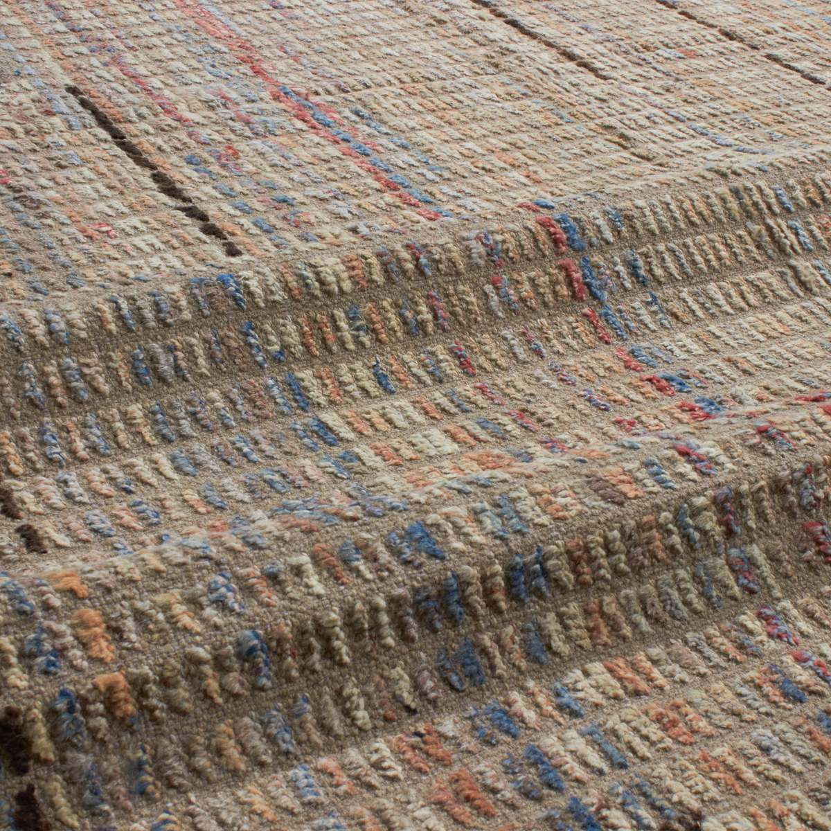 Revered for its lustre and soft hand, the natural qualities of wool from ancient Karakul sheep are honoured through restraint and refinement.