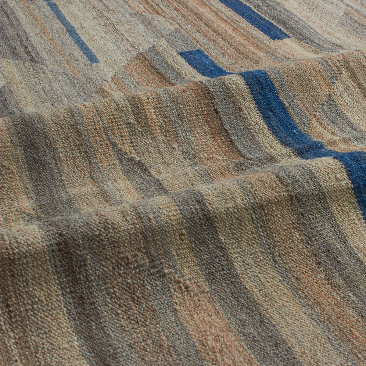 Revered for its lustre and soft hand, the natural qualities of wool from ancient Karakul sheep are honoured through restraint and refinement.