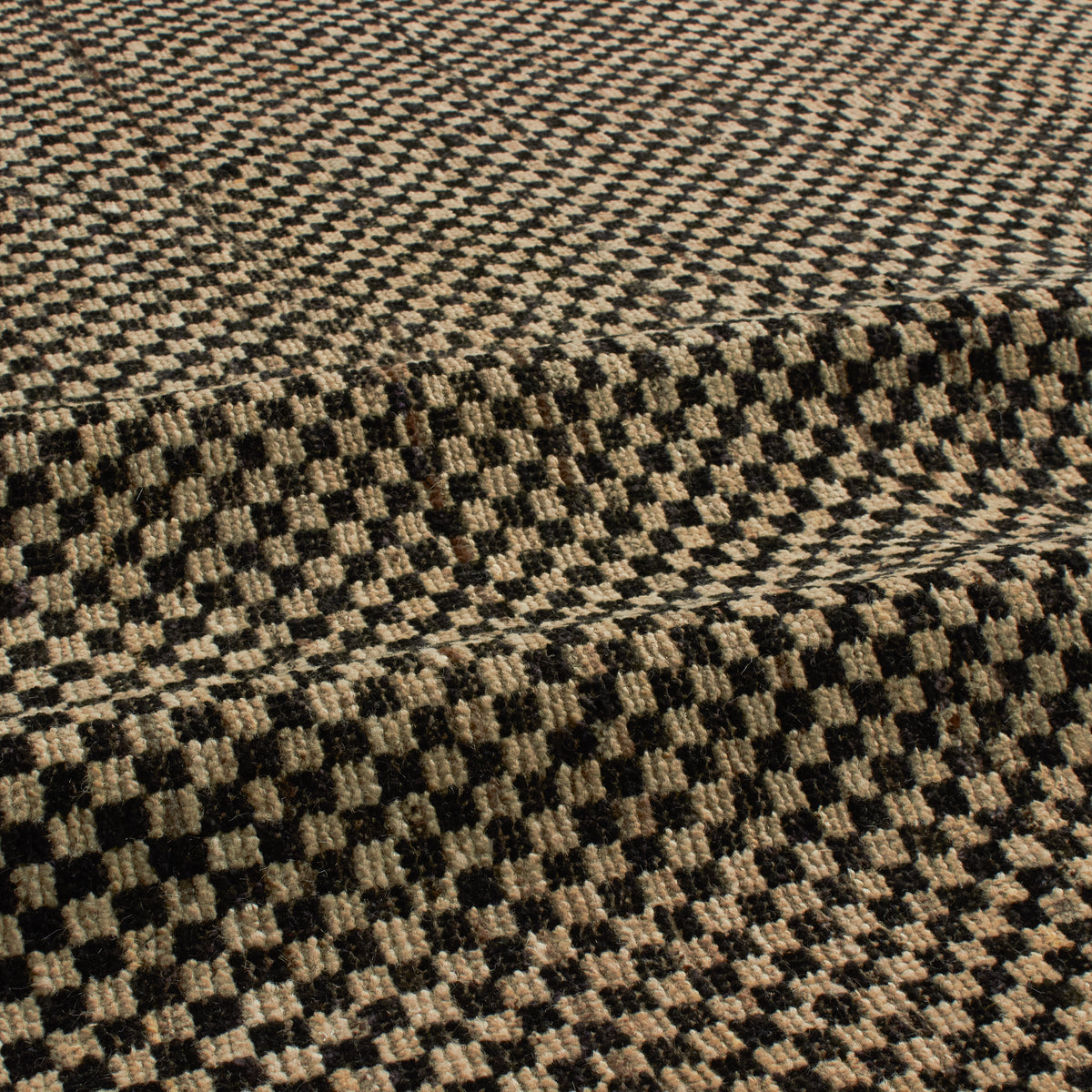 Revered for its lustre and soft hand, the natural qualities of wool from ancient Karakul sheep are honoured through restraint and refinement.