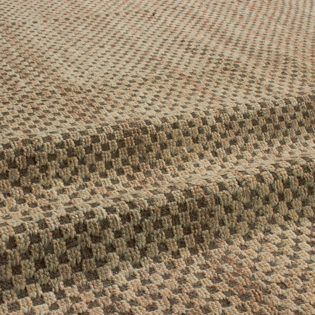 Revered for its lustre and soft hand, the natural qualities of wool from ancient Karakul sheep are honoured through restraint and refinement.