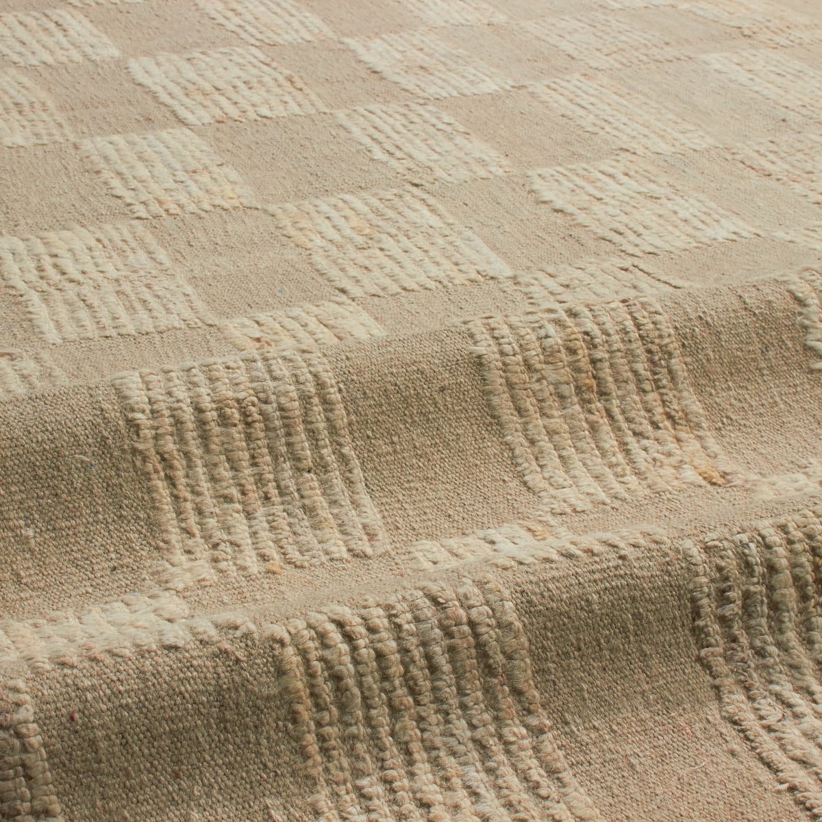 Revered for its lustre and soft hand, the natural qualities of wool from ancient Karakul sheep are honoured through restraint and refinement.