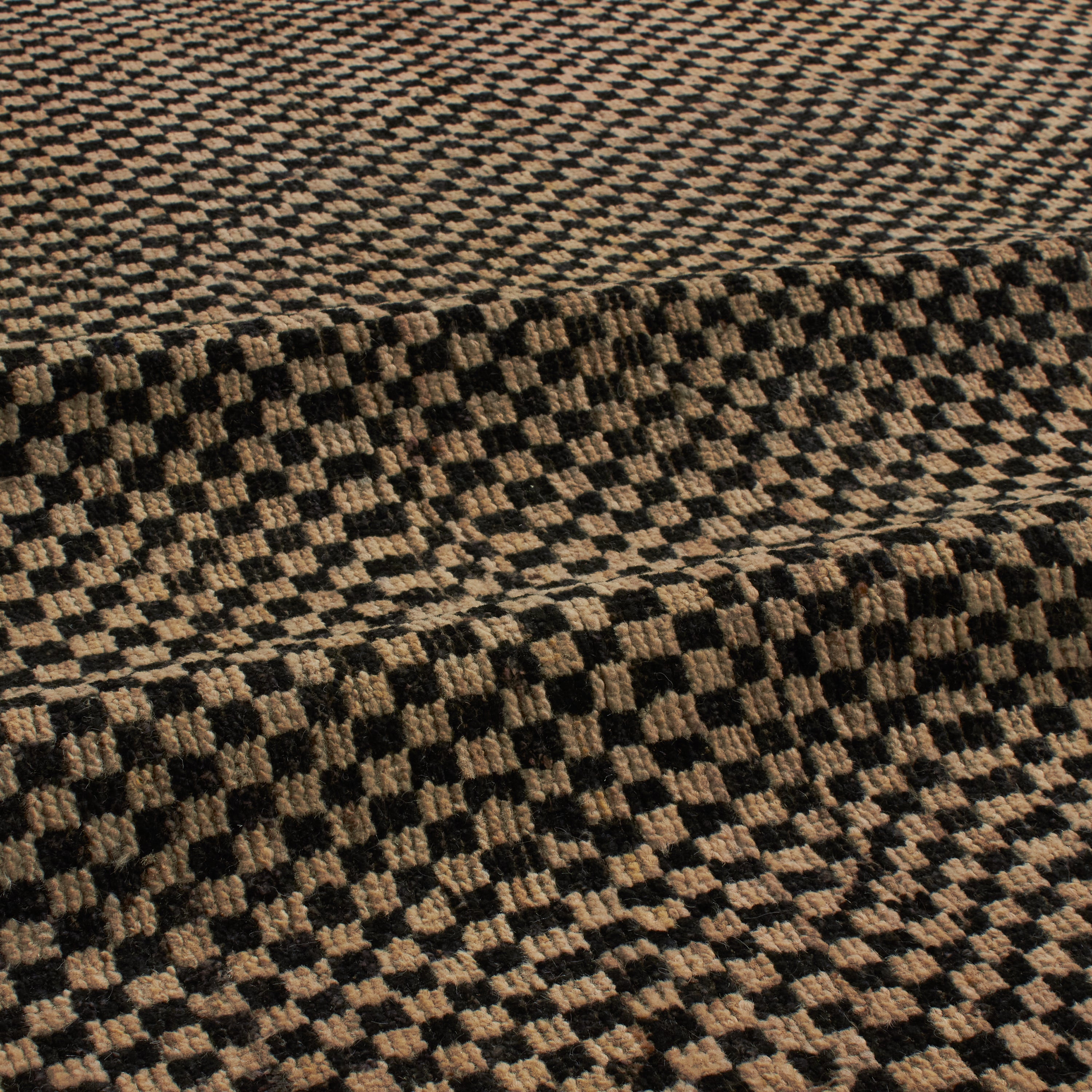 Revered for its lustre and soft hand, the natural qualities of wool from ancient Karakul sheep are honoured through restraint and refinement.