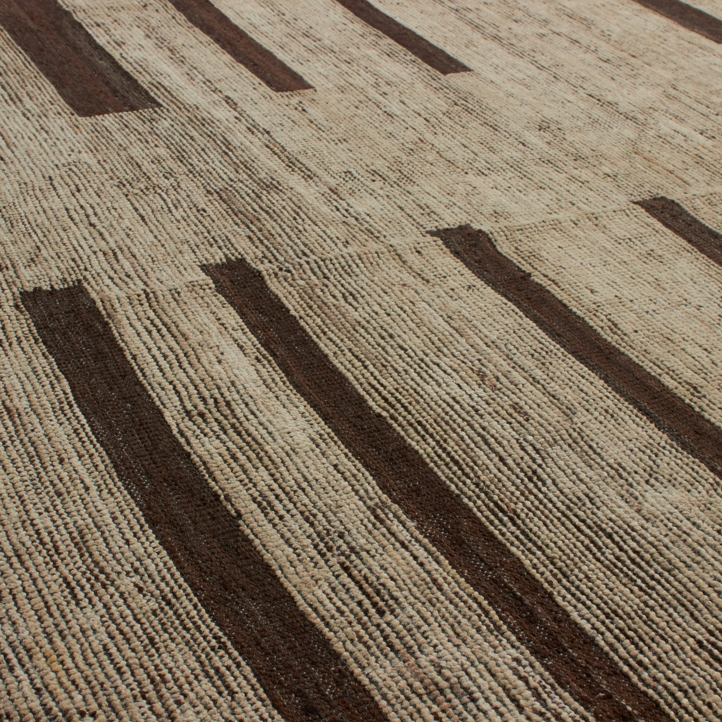Revered for its lustre and soft hand, the natural qualities of wool from ancient Karakul sheep are honoured through restraint and refinement.