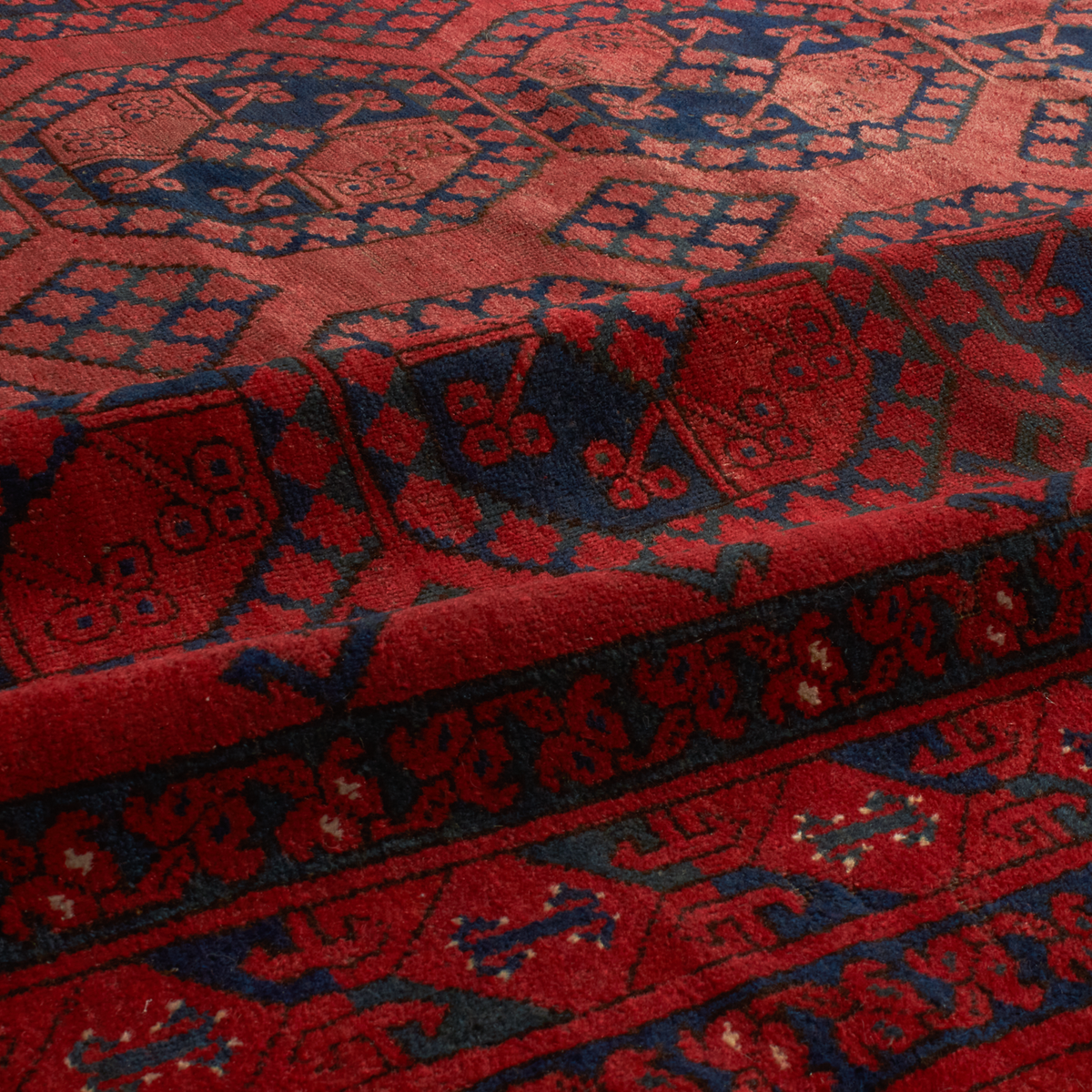 For generations, Elte has worked with expert local rug pickers throughout Morocco, Iran, Turkey and Europe to source vintage and antique rugs.