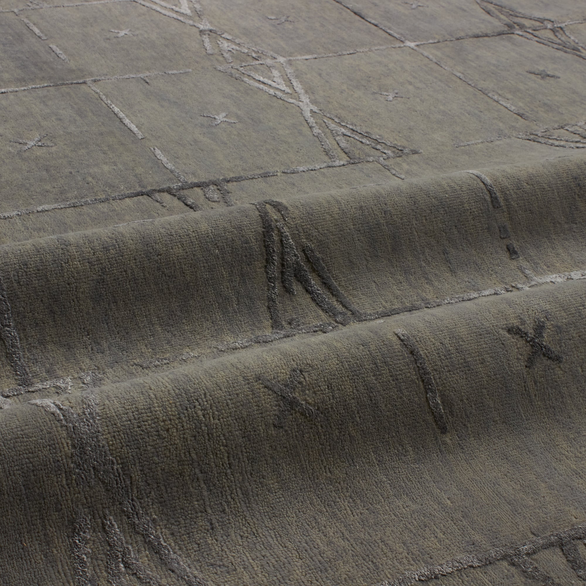 The Vienna Werkstätte Rug Collection honours the early 20th century alliance of artists and designers, known as Wiener Werkstätte, who sought to eliminate the boundary between cr