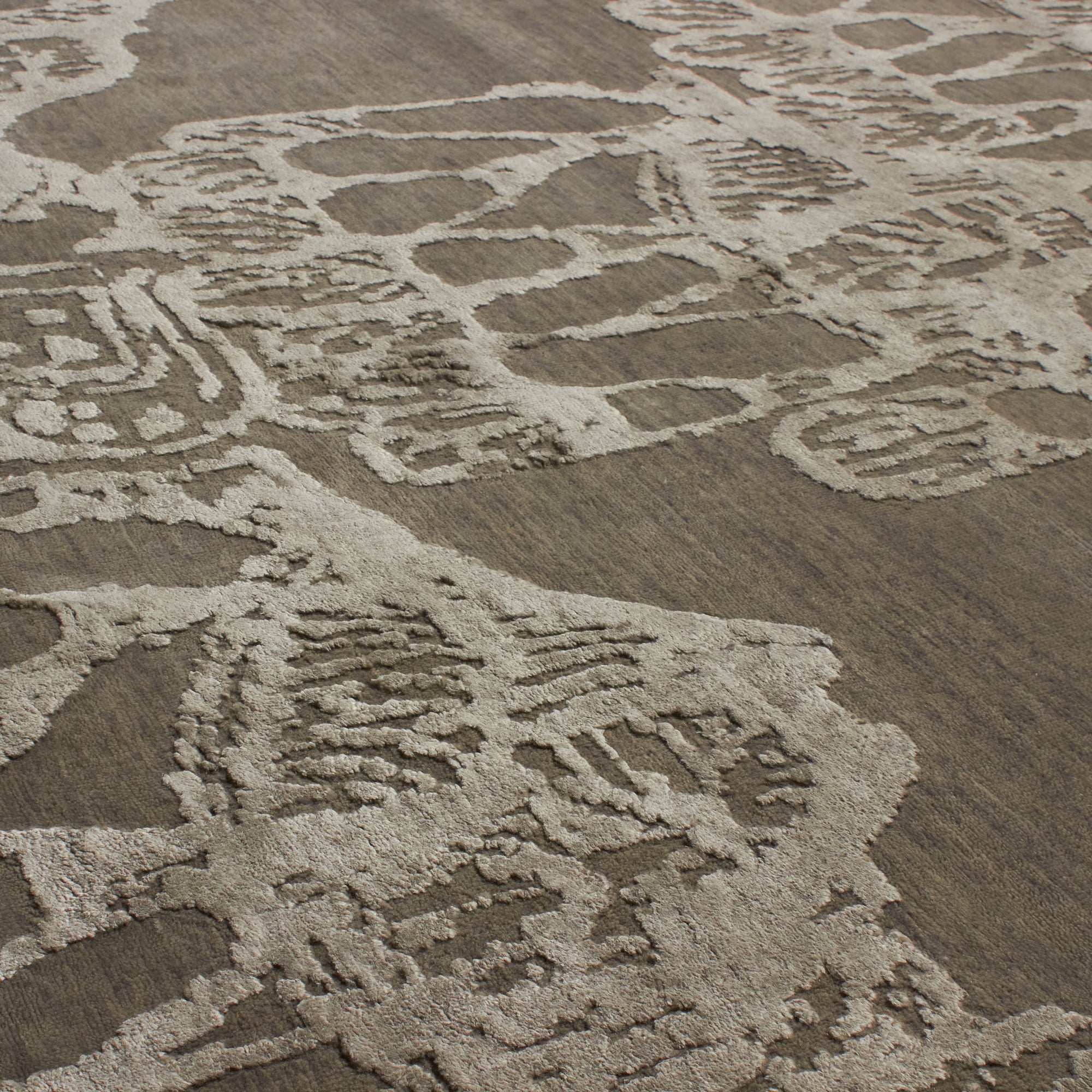 The Vienna Werkstätte Rug Collection honours the early 20th century alliance of artists and designers, known as Wiener Werkstätte, who sought to eliminate the boundary between cr