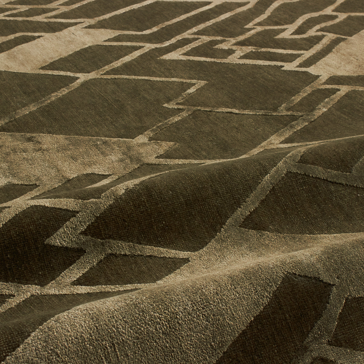 The Vienna Werkstätte Rug Collection honours the early 20th century alliance of artists and designers, known as Wiener Werkstätte, who sought to eliminate the boundary between cr