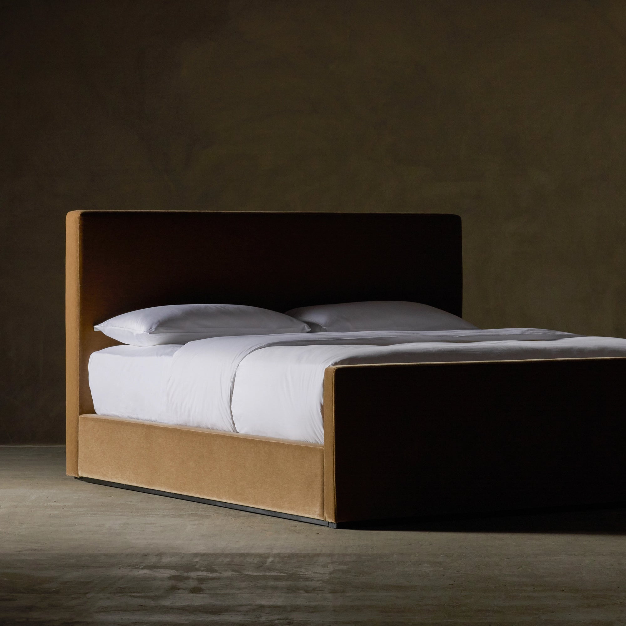 Vital Bed With High Footboard