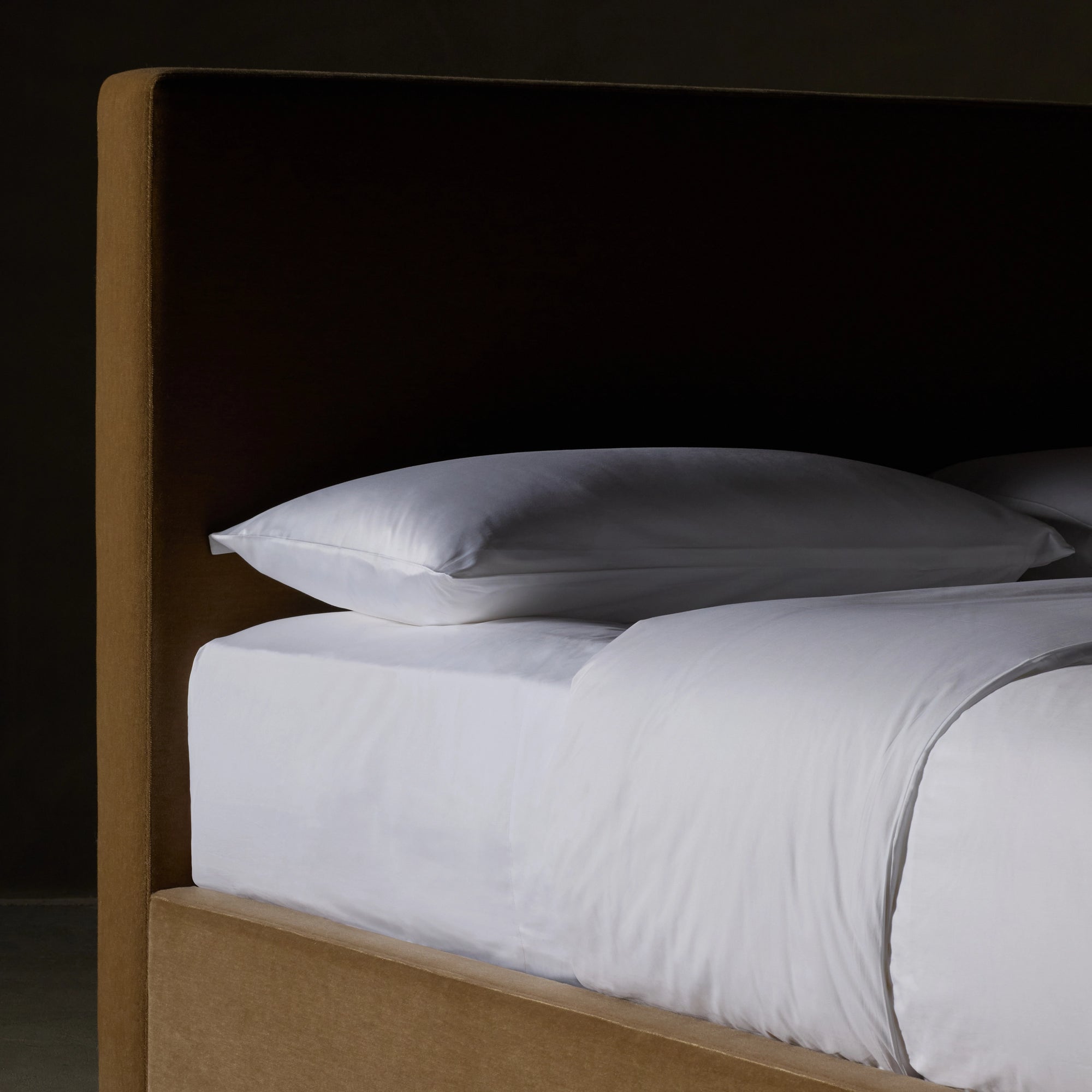 Vital Bed With High Footboard