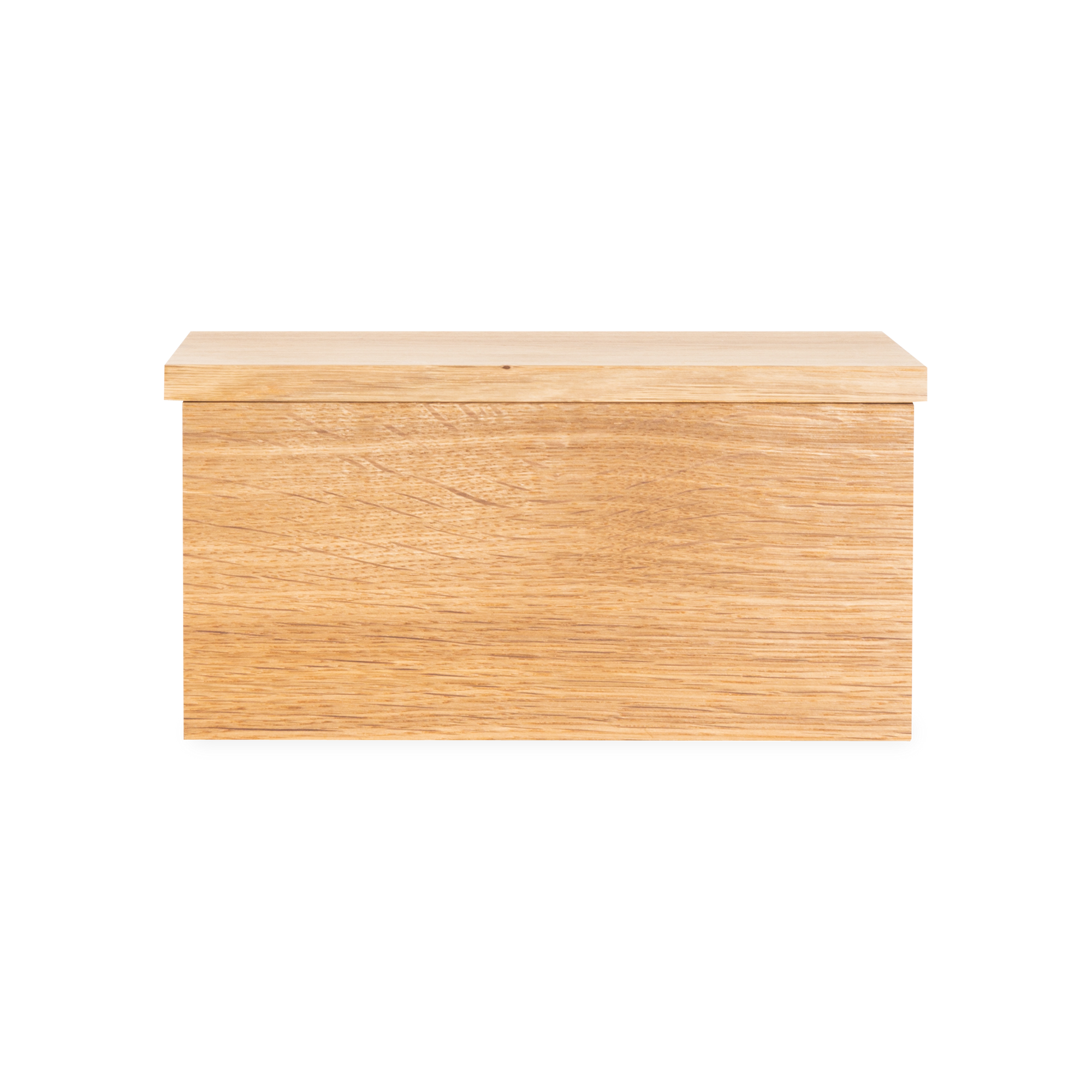 Made of natural oak from the Black Forest in Germany, the Oak Box features a straightforward design that diverts the focus onto its extravagant and dynamic natural oak grain.