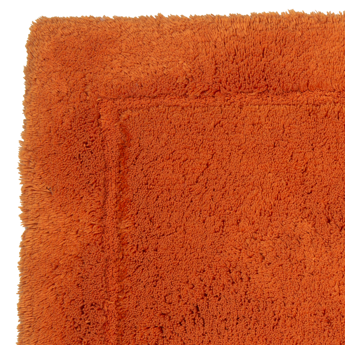 Made from 100% Egyptian combed cotton, the Must Bath Mat provides a soft and sumptuous layer underfoot.