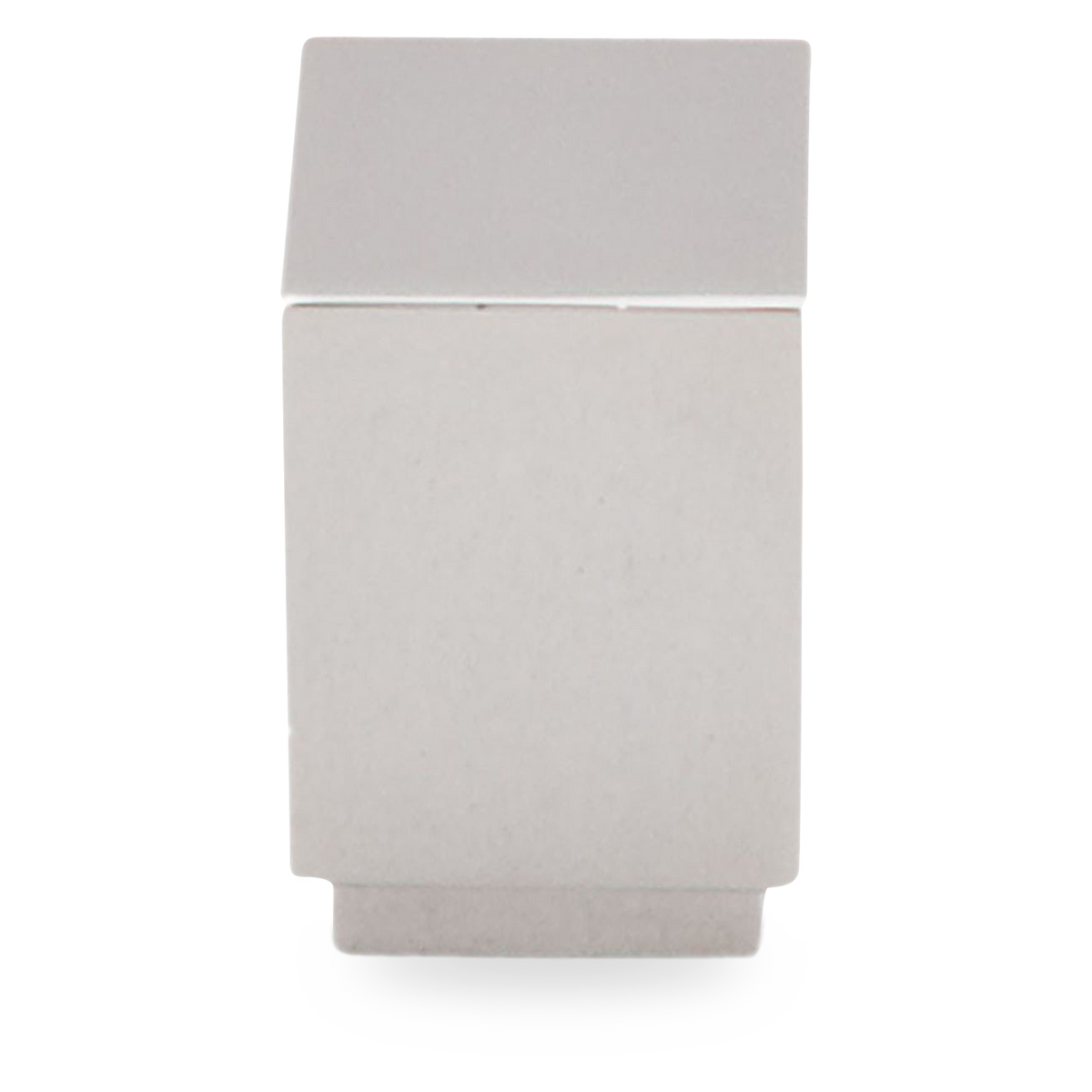 The Linea square knob is a beautiful combination of modern and contemporary style.