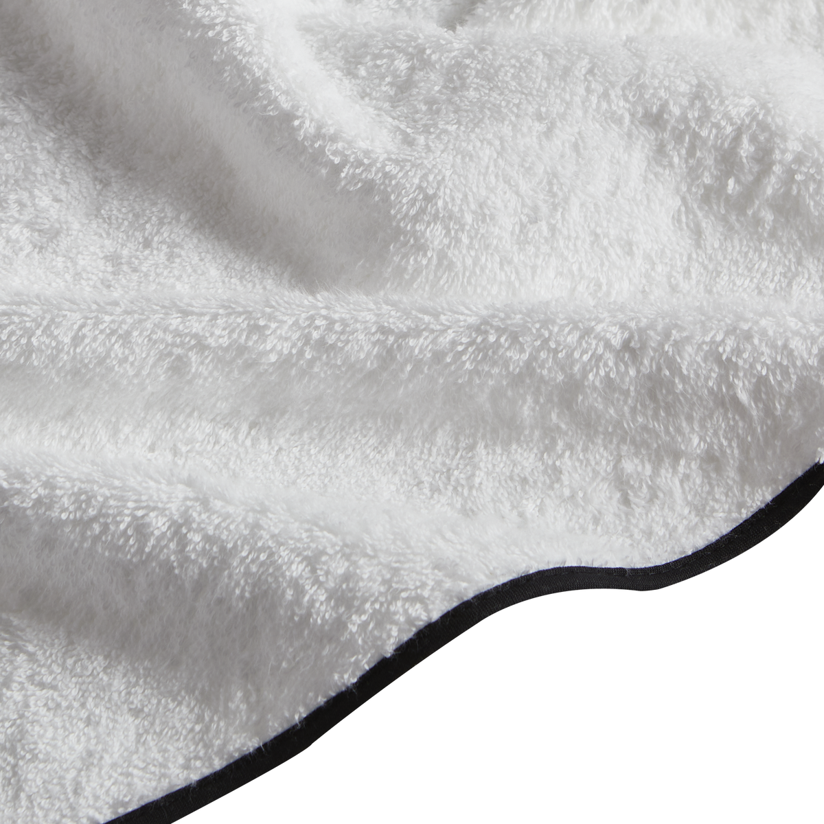Made from luxurious long-staple cotton, Hudson features tailored cotton piping in white, black, grey or charcoal.