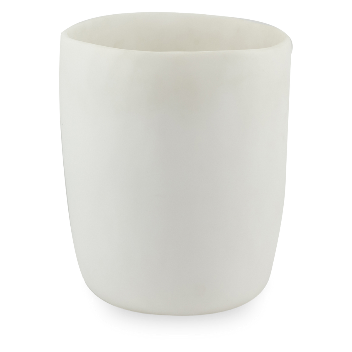 The Resin collection is a modern set of home accessories made of resin.