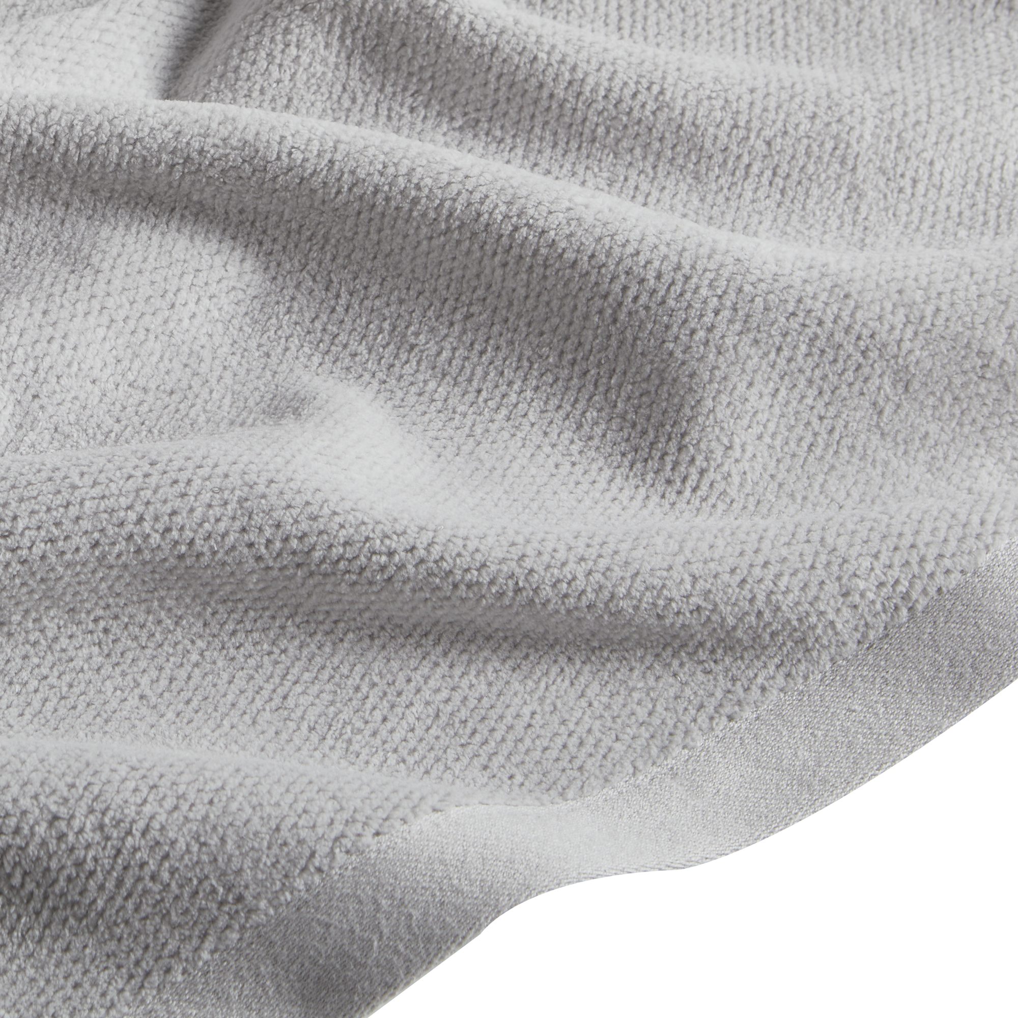 Take comfort in the luxurious feel of Velour towels: its subtle diamond-weave velour is backed with absorbent terrycloth to swaddle you in style—morning, noon, on night.
