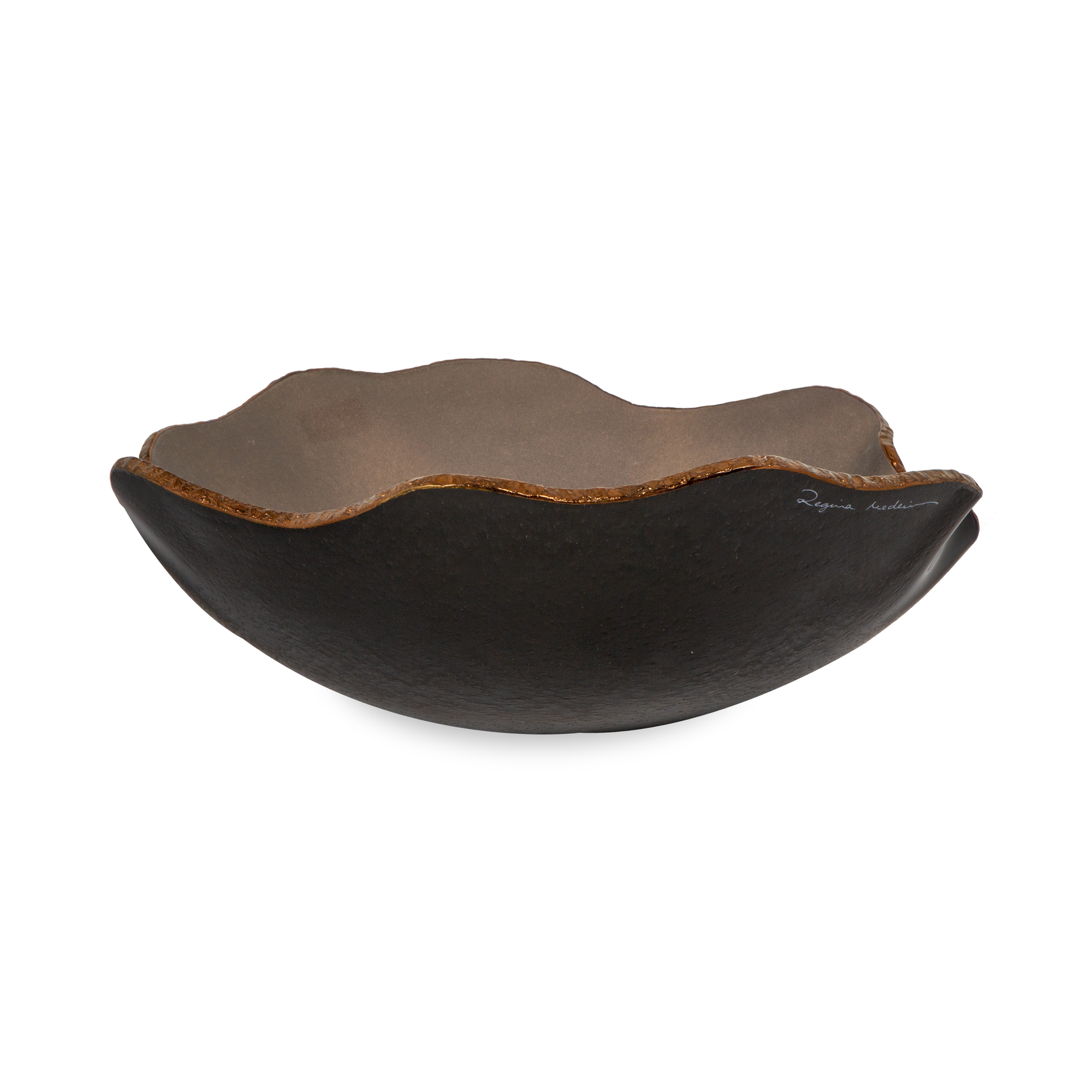 These exquisite pieces are the work of Brazilian glass artist Regina Medeiros.