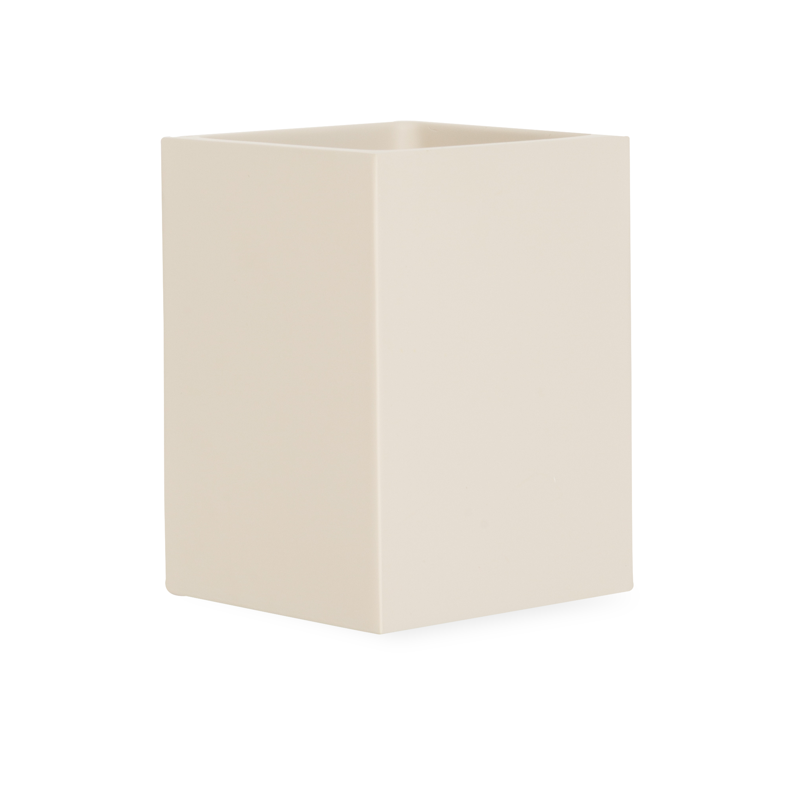 Defined by its confident, minimalistic design that exudes luxuriousness, this collection is perfect for complementing any bathroom or kitchen countertop.