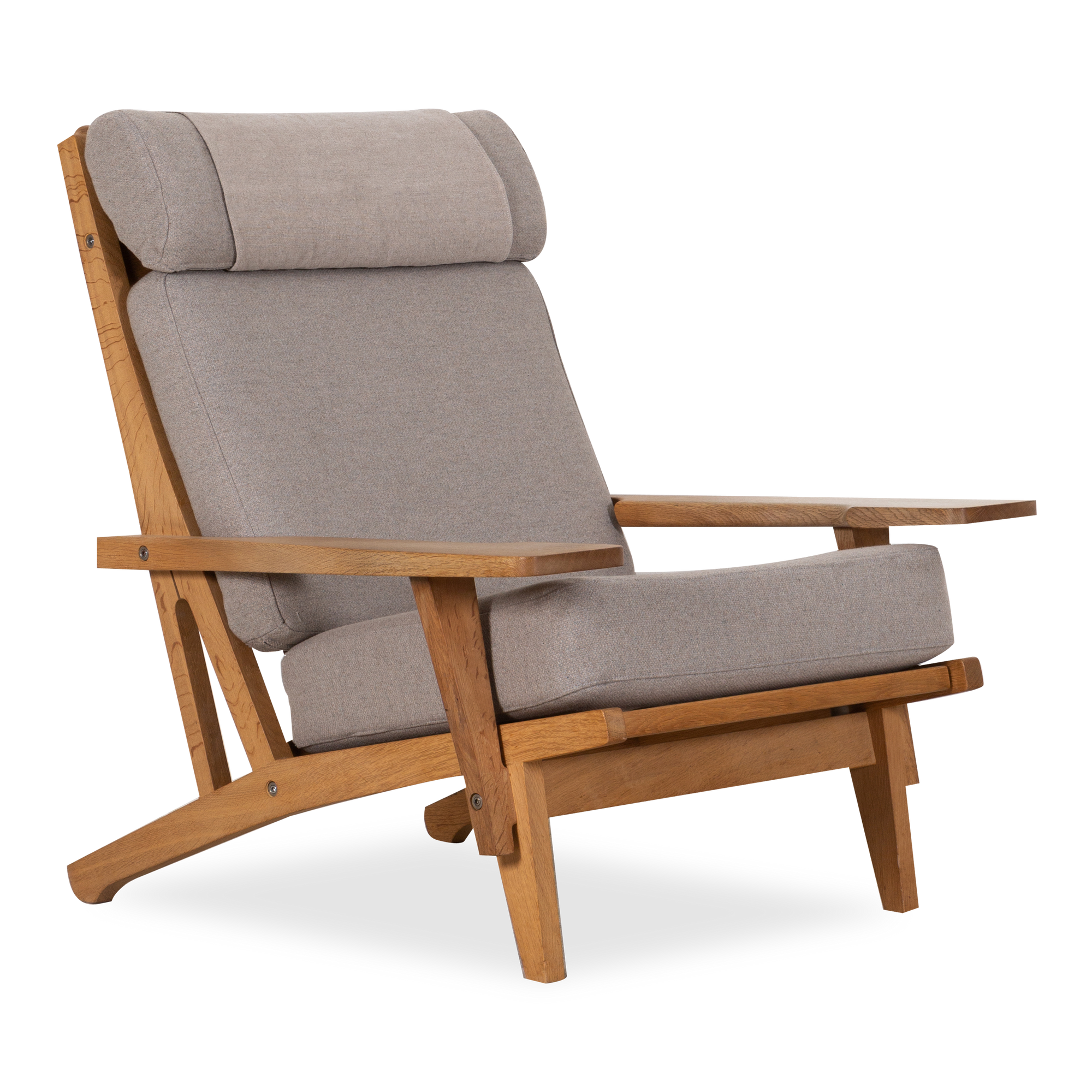 An iconic lounge chair, this vintage GE-375 Easy Armchair was designed by Hans Wegner and manufactured by GETAMA, circa 1960s.