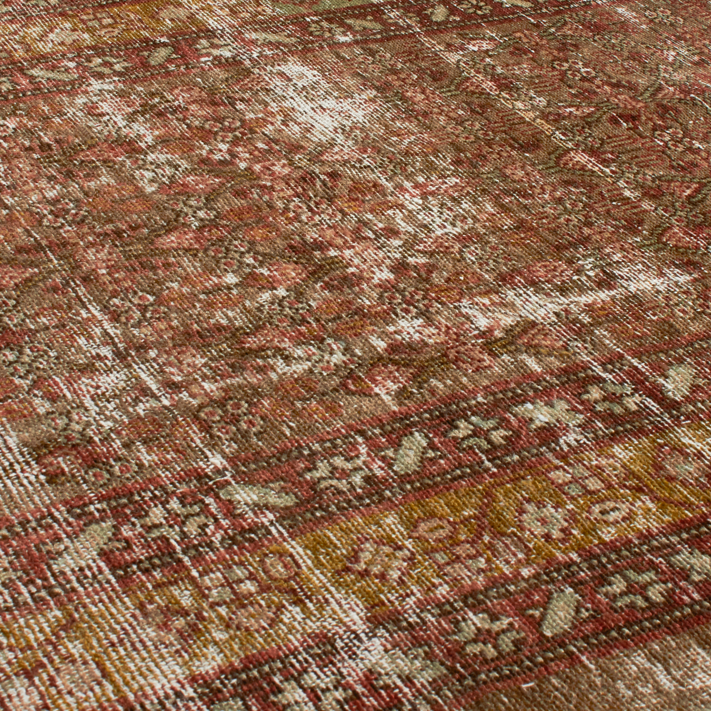 For generations, Elte has worked with expert local rug pickers throughout Morocco, Iran, Turkey and Europe to source vintage and antique rugs.