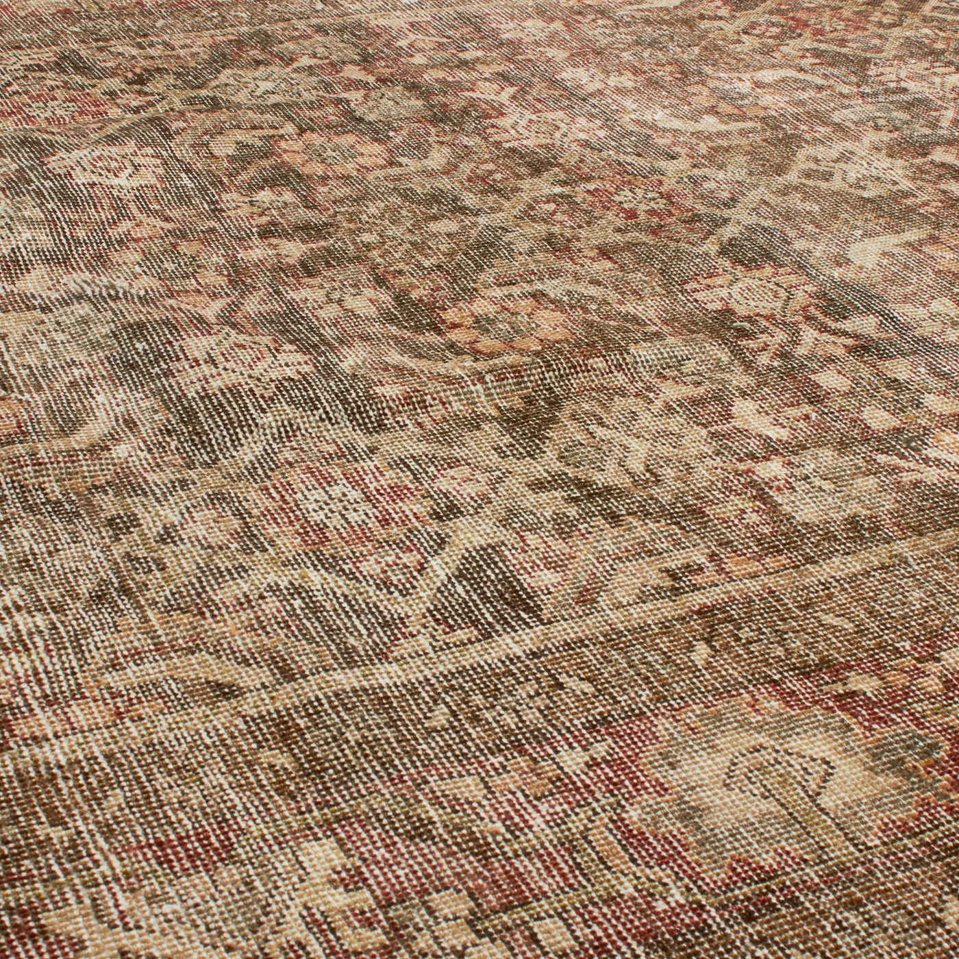 For generations, Elte has worked with expert local rug pickers throughout Morocco, Iran, Turkey and Europe to source vintage and antique rugs.