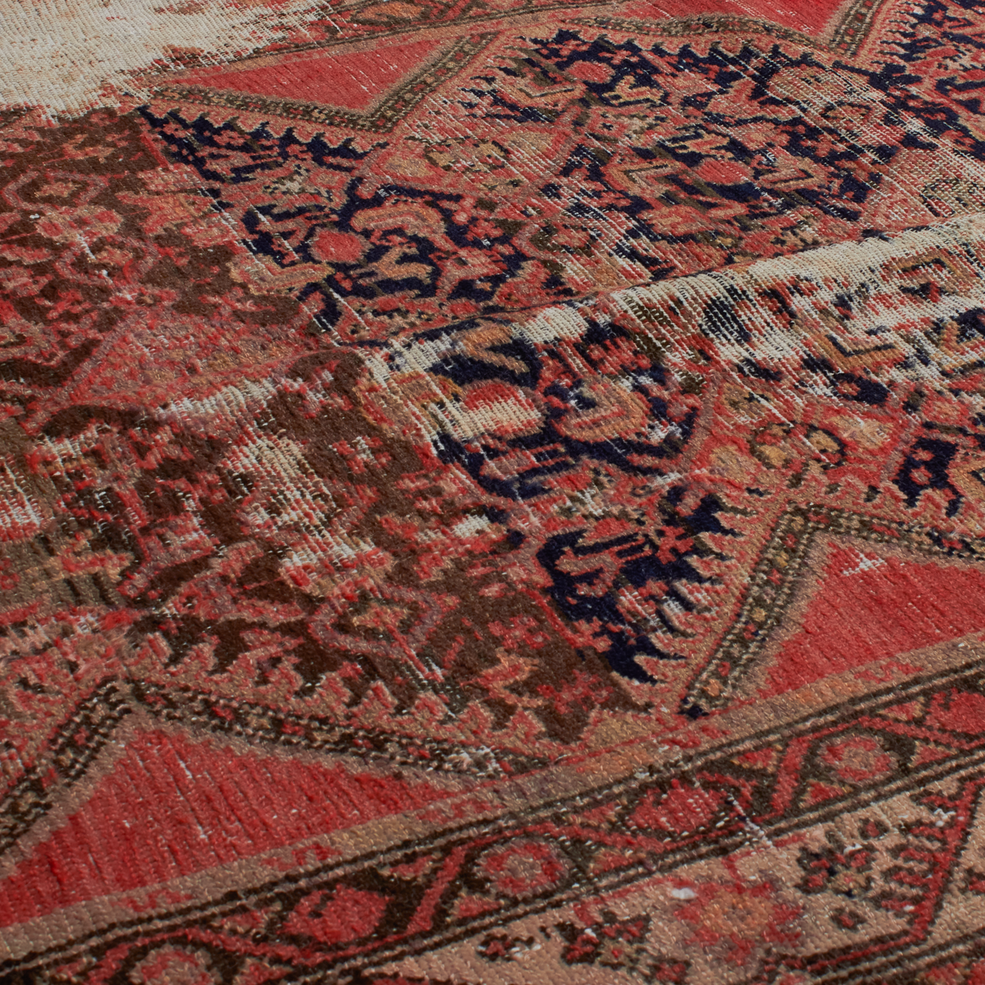 For generations, Elte has worked with expert local rug pickers throughout Morocco, Iran, Turkey and Europe to source vintage and antique rugs.