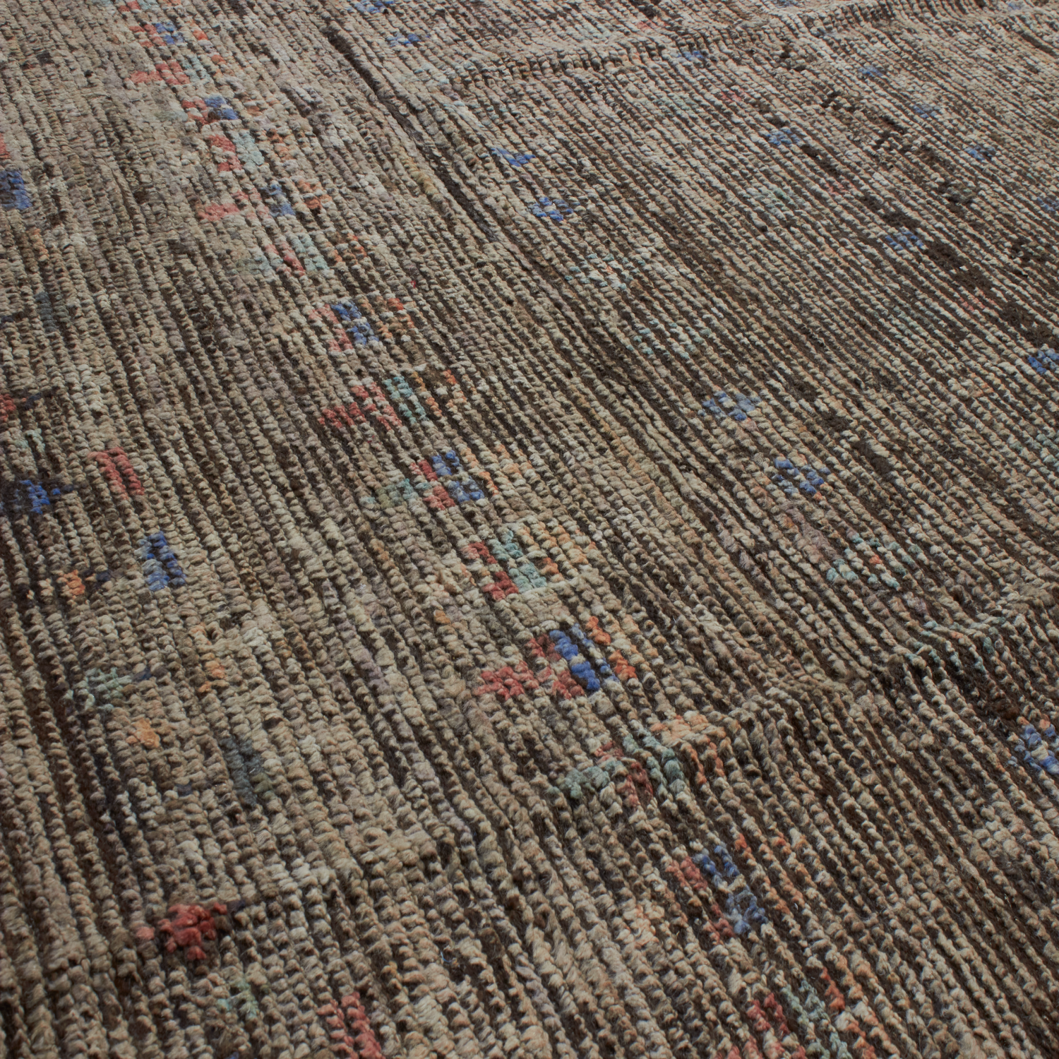 Revered for its lustre and soft hand, the natural qualities of wool from ancient Karakul sheep are honoured through restraint and refinement.