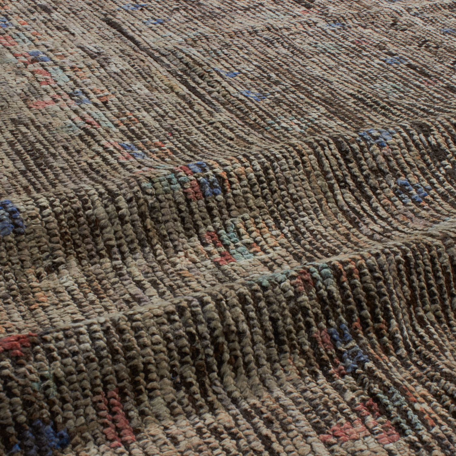 Revered for its lustre and soft hand, the natural qualities of wool from ancient Karakul sheep are honoured through restraint and refinement.