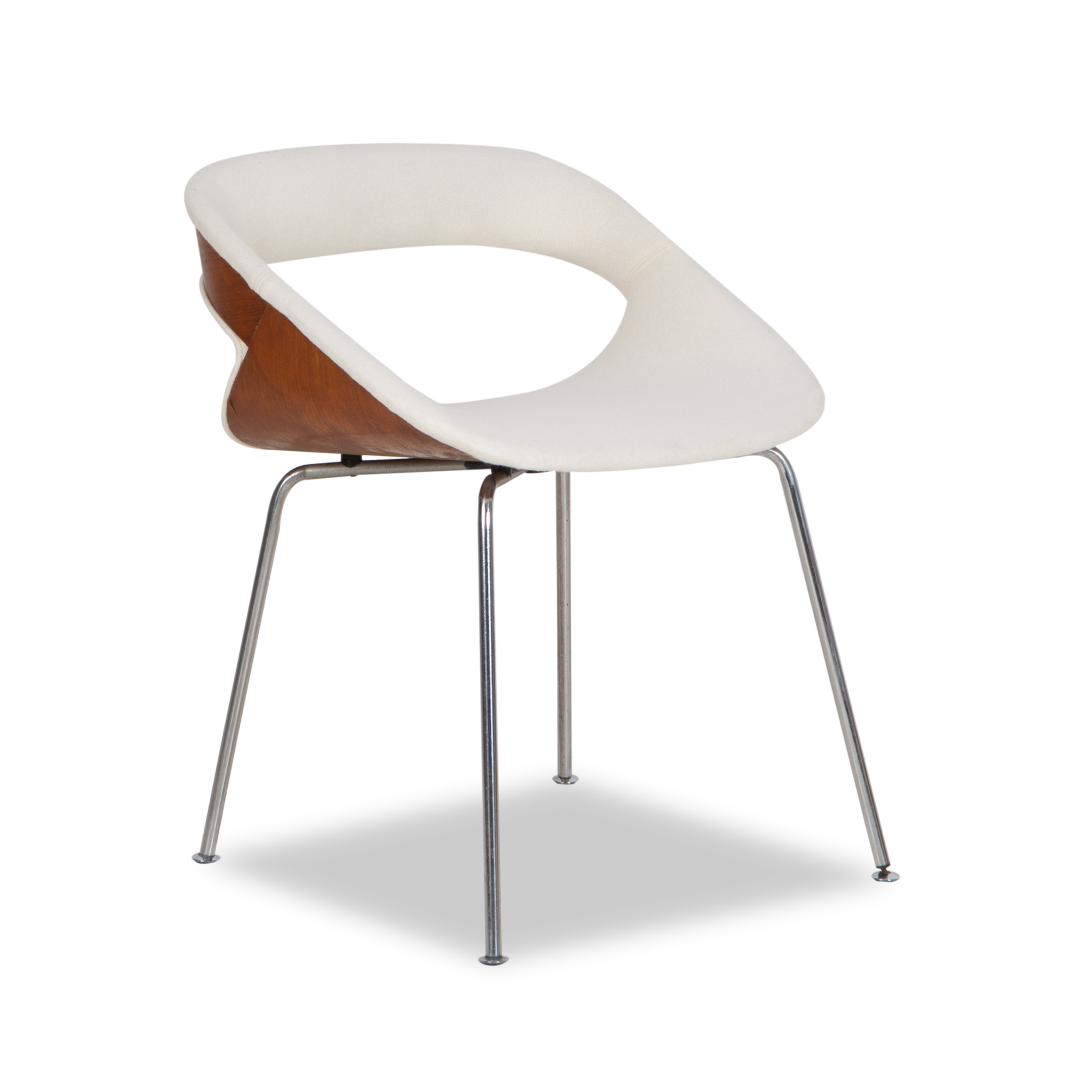 An early example of mixed-materials styling, this vintage Model 130 Dining Chair was designed by Geoffrey Harcourt and manufactured by Artifort, circa 1960s.