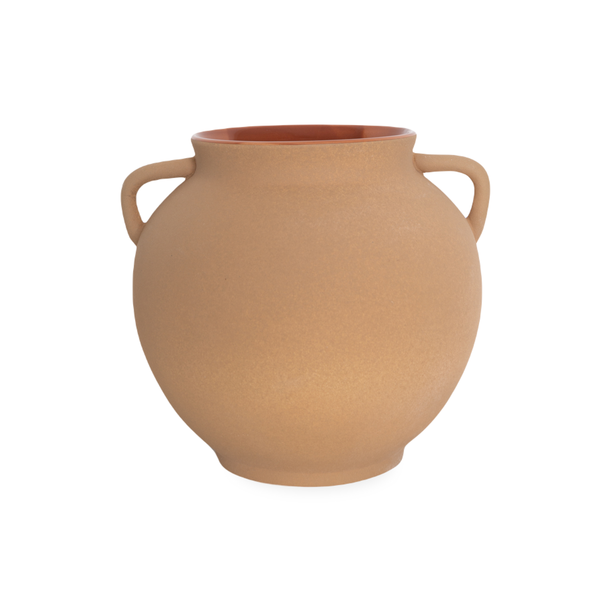 Characterized by its contemporary sculptural design and its matte finish, the Curru Urn provides an earthy aesthetic and can complement many different interior design styles.