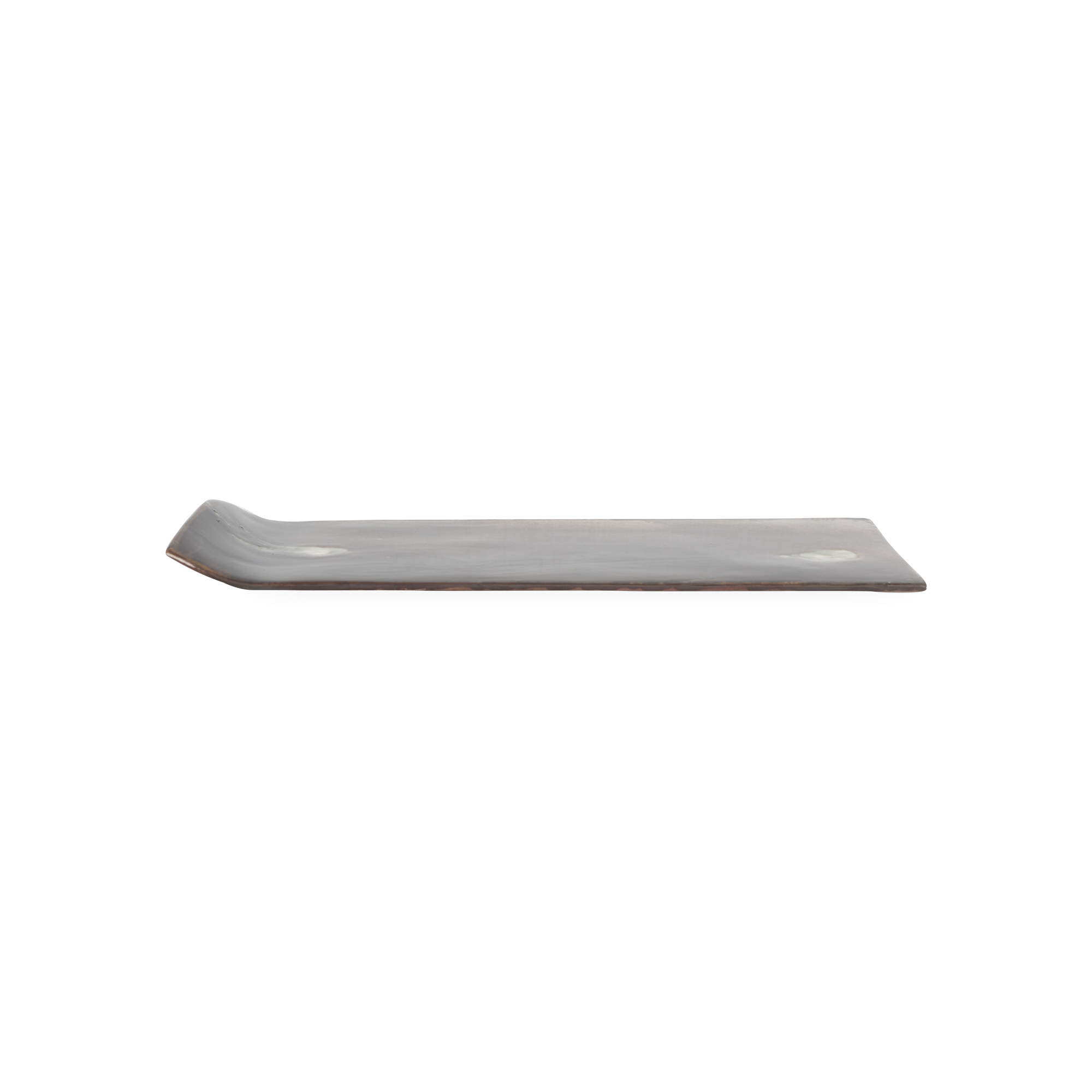 With a captivating design and an organic shape, the Sway Tray features a gorgeous moss tone and was crafted in Greenpoint, Brooklyn with a combination of hand and slip-cast techniq
