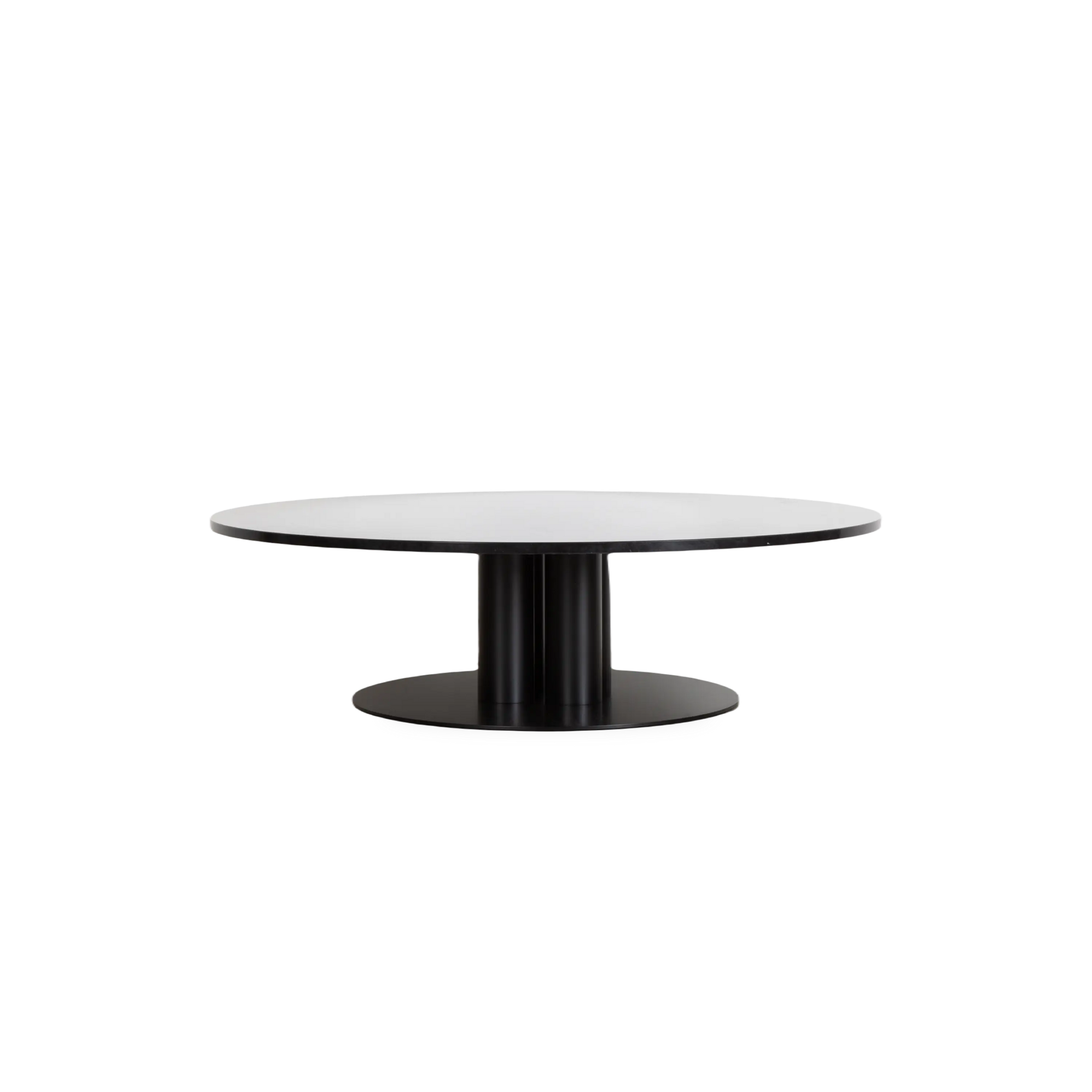 The Goya Coffee Table from arflex is a masterpiece of contemporary design, conceived with a perfect blend of innovation and aesthetic grace.