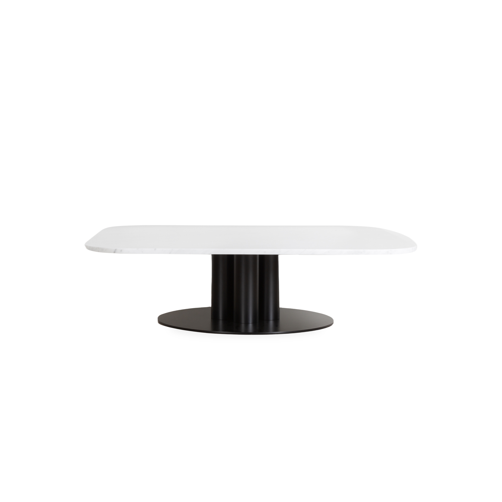 The Goya Square Coffee Table from arflex is a masterpiece of contemporary design, conceived with a perfect blend of innovation and aesthetic grace.