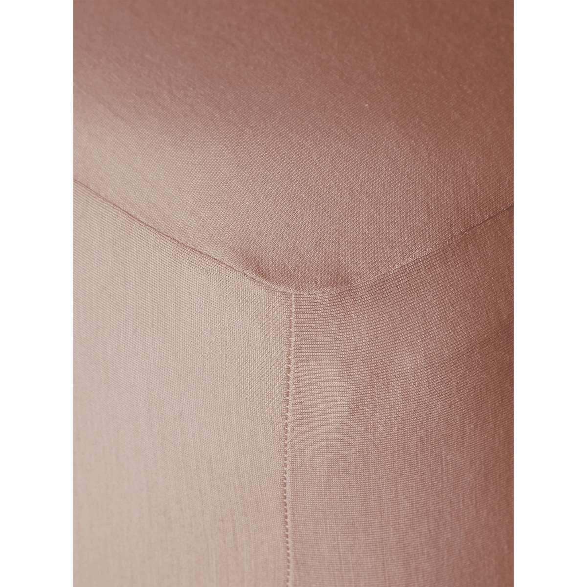 Close-up of Merino Fit Sheet Queen in Rose showing the smooth jersey texture, fitted corner and tailored seam detail.