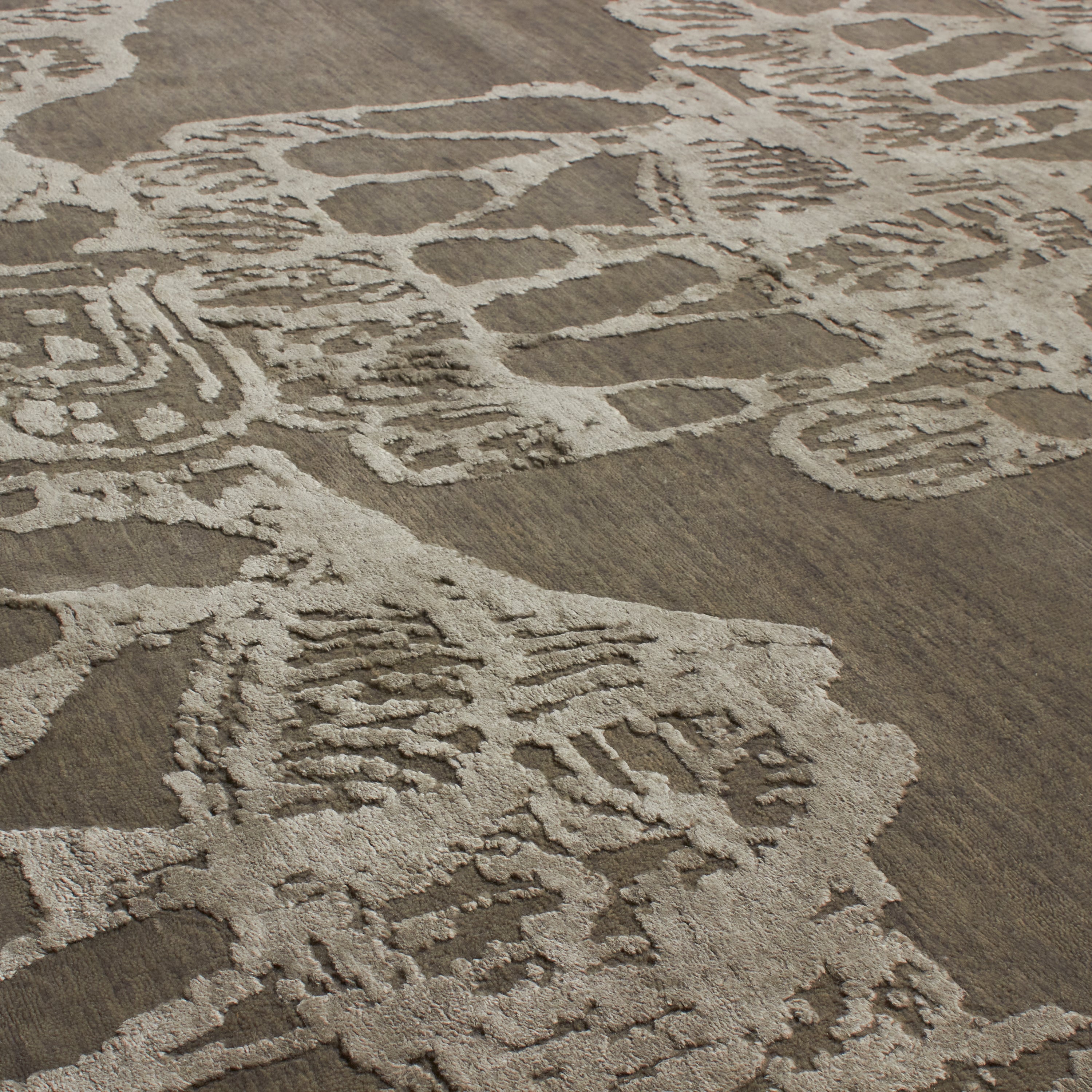 The Vienna Werkstätte Rug Collection honours the early 20th century alliance of artists and designers, known as Wiener Werkstätte, who sought to eliminate the boundary between cr
