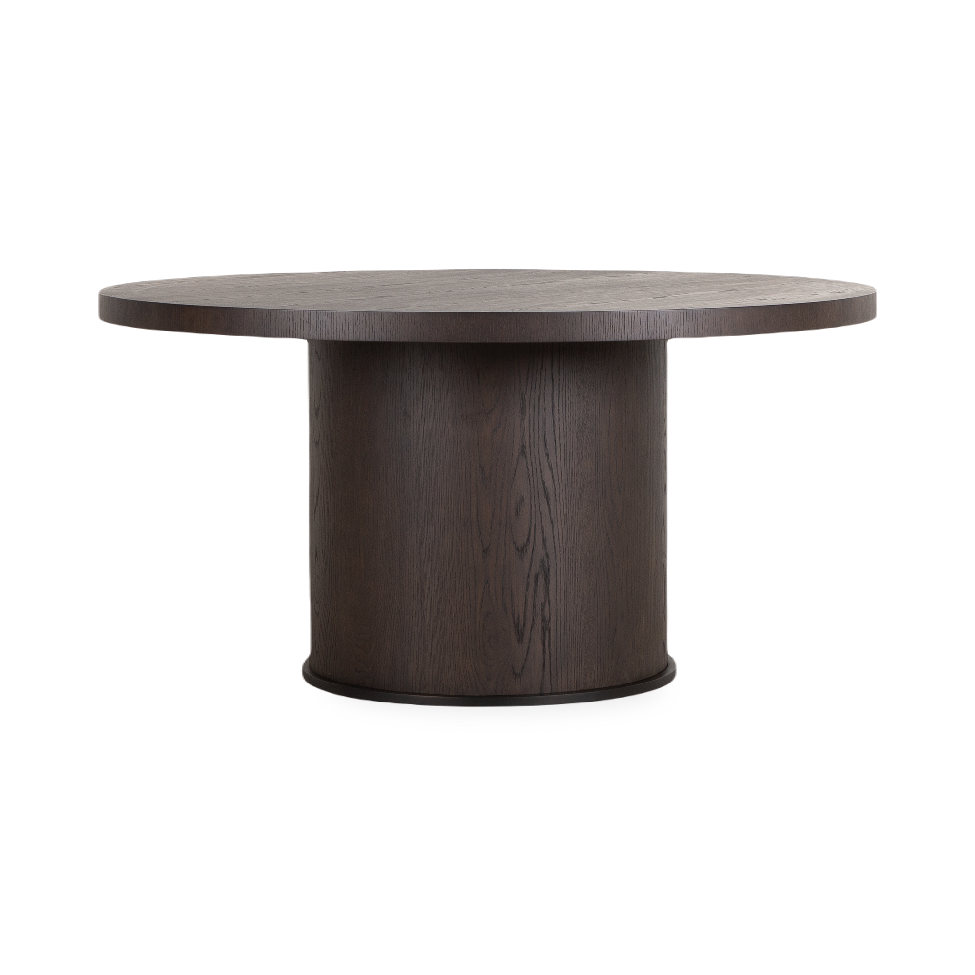 With bold, rectilinear lines and strong proportions, the Altar Round Dining Table is a celebration of the timeless beauty of pure geometry.