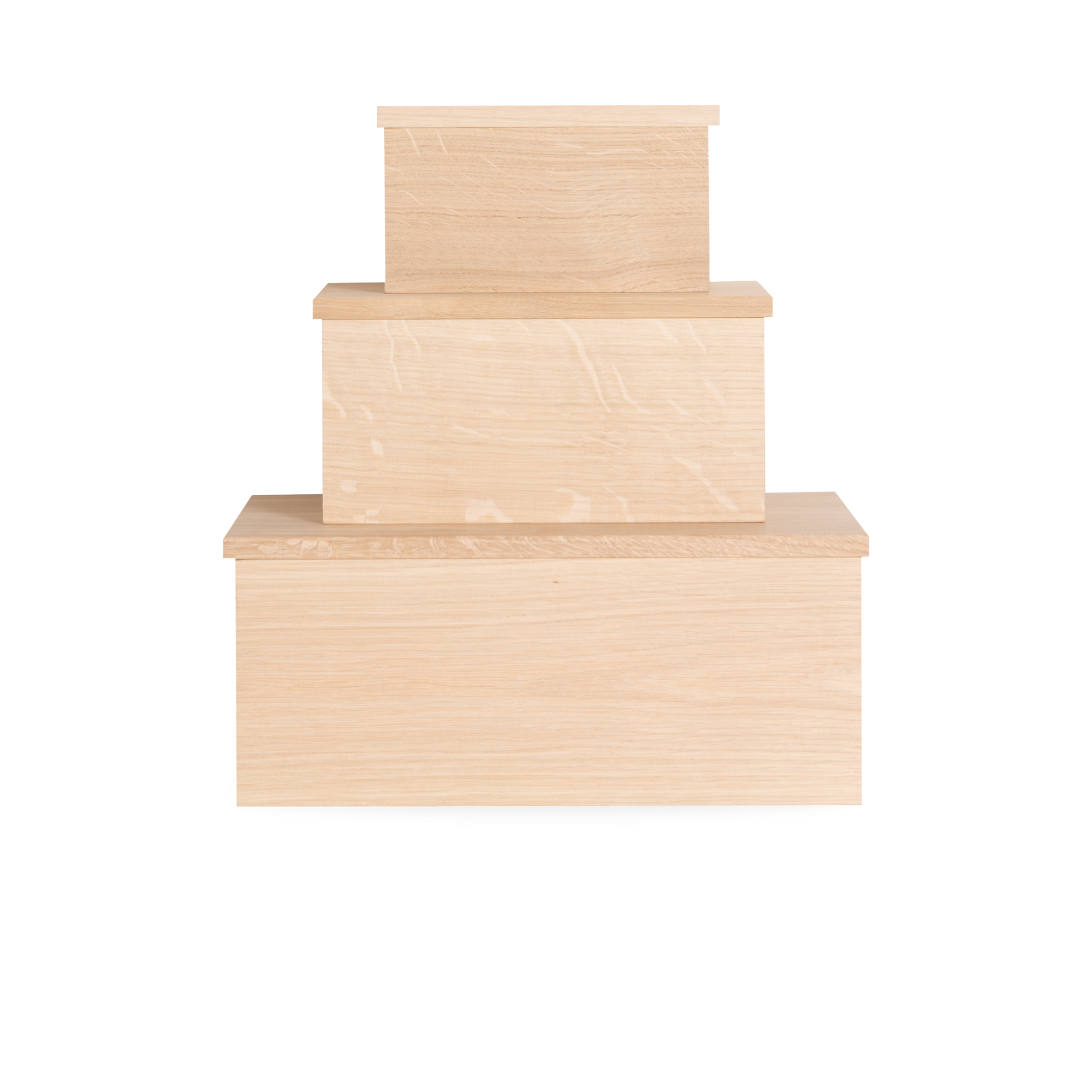 Created with a focus on elegance through simplicity, the Oak Box was carefully crafted using high-quality oak wood from the Black Forest in Germany.