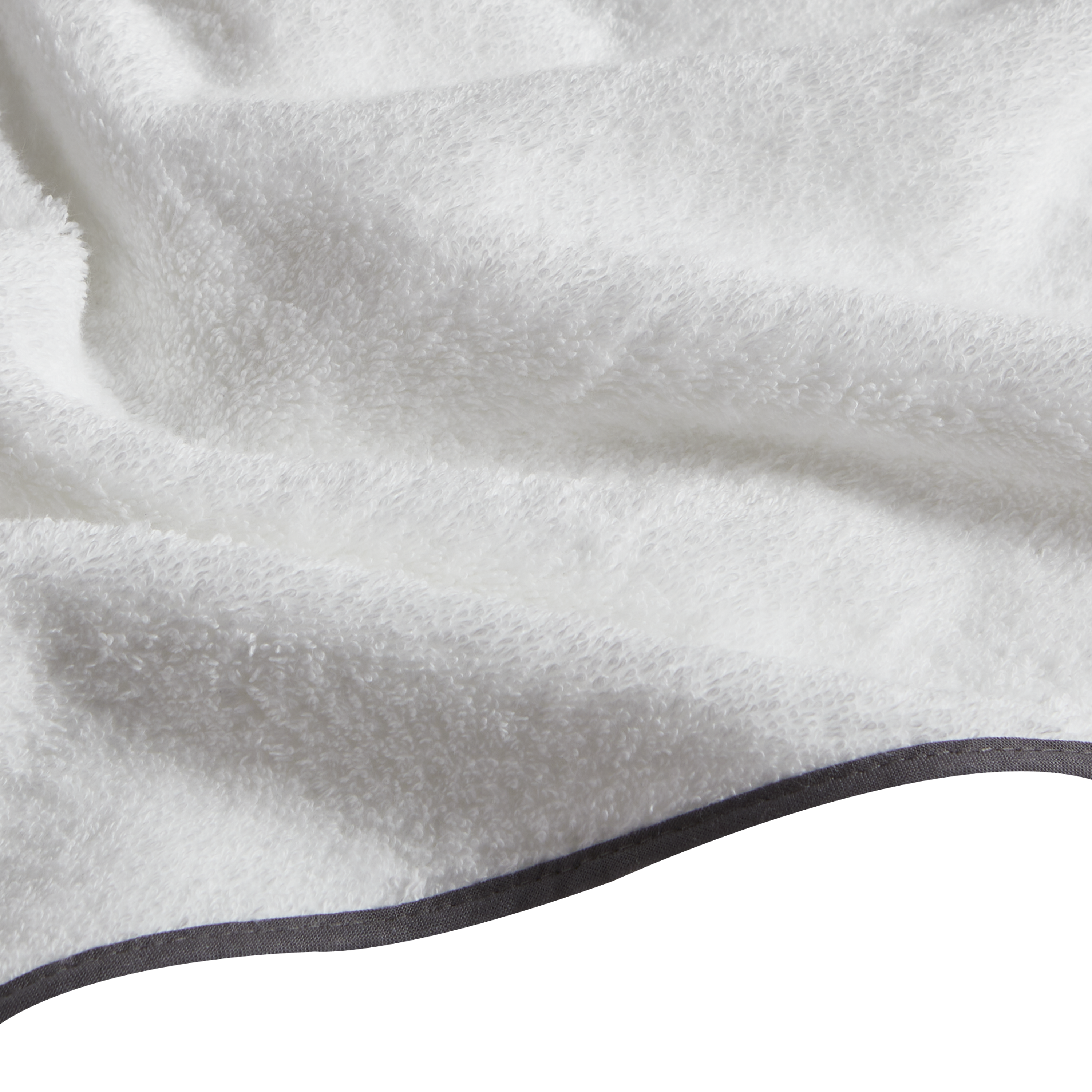 Made from luxurious long-staple cotton, Hudson features tailored cotton piping in white, black, grey or charcoal.