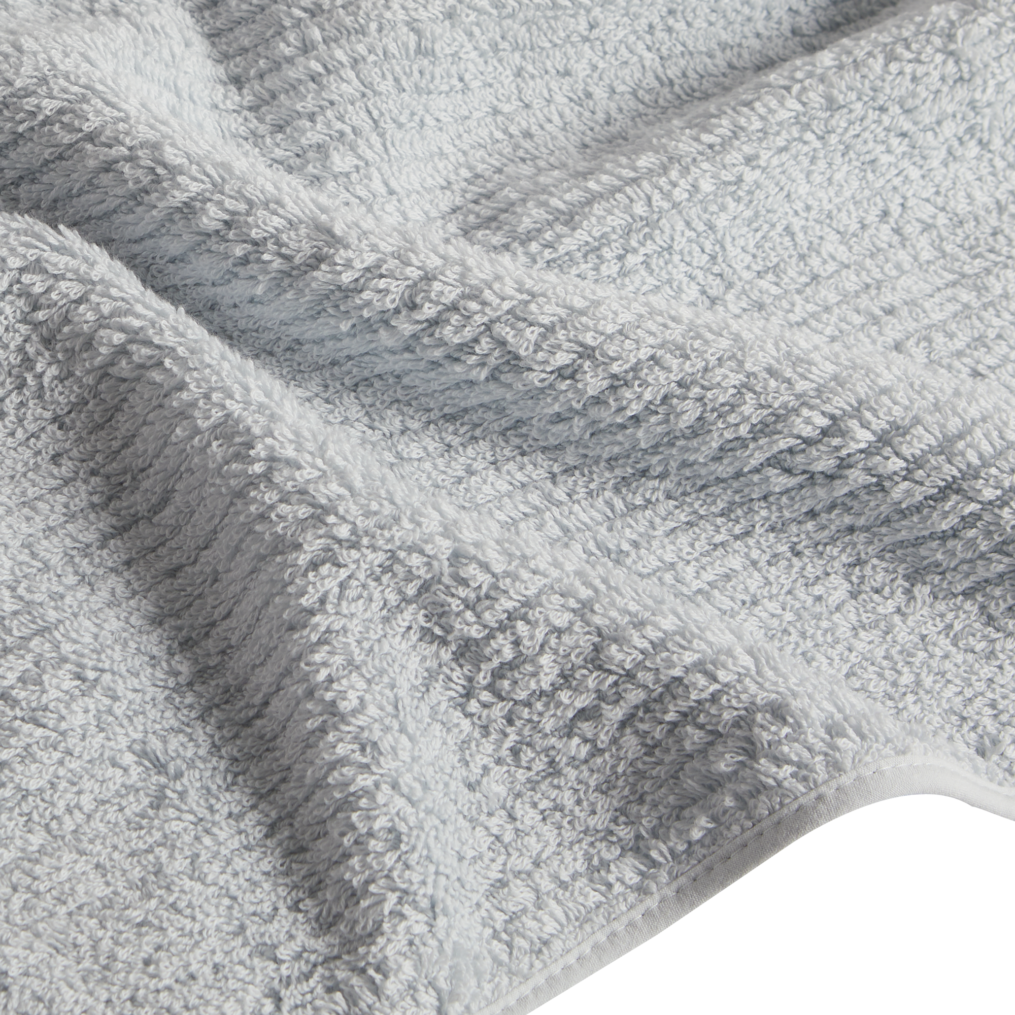 Carefully woven with a soft long pile, the Hammam Textured towels are lusciously thick with textured lines on the surface and are finished with a piped edge for subtle detail.