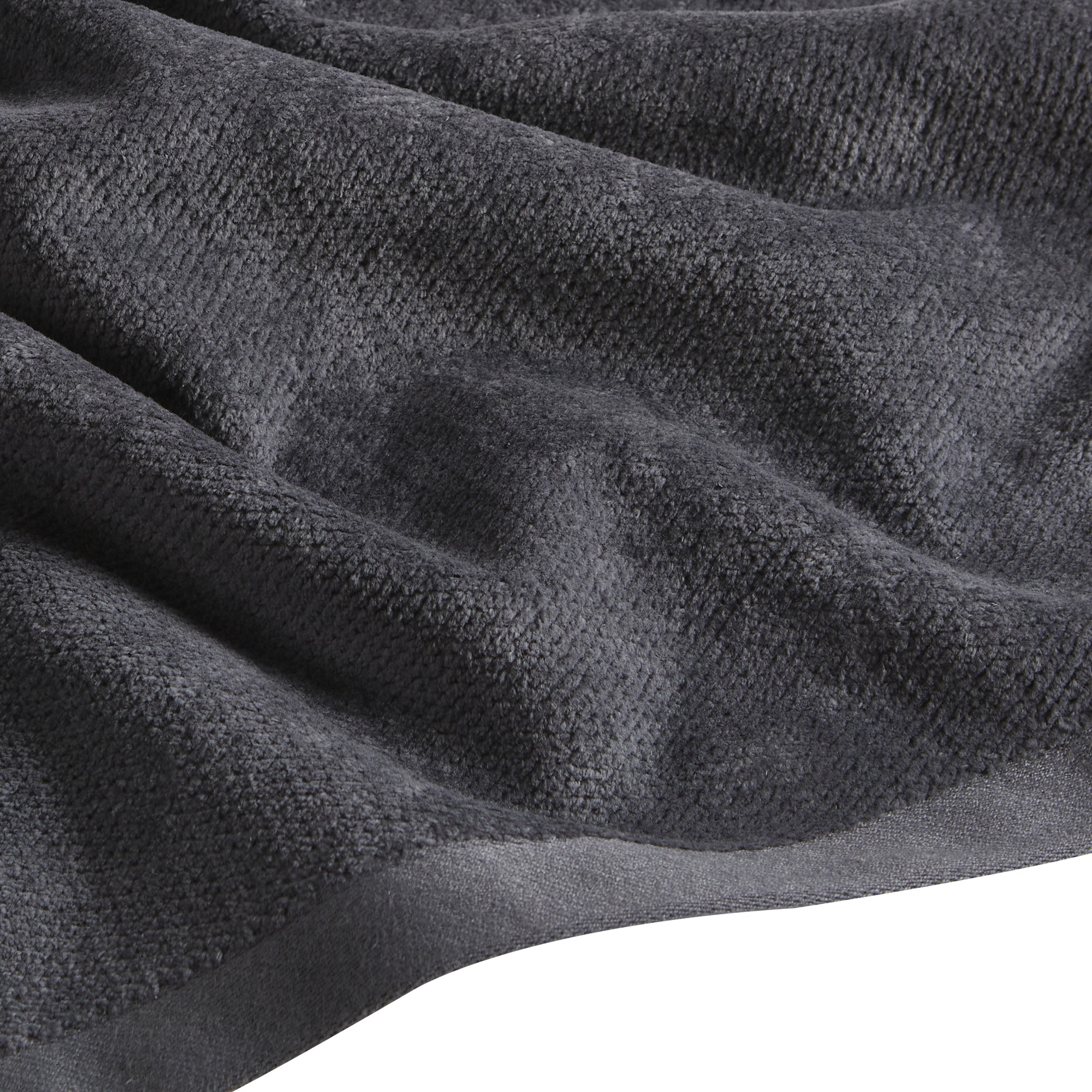 Take comfort in the luxurious feel of Velour towels: its subtle diamond-weave velour is backed with absorbent terrycloth to swaddle you in style—morning, noon, on night.
