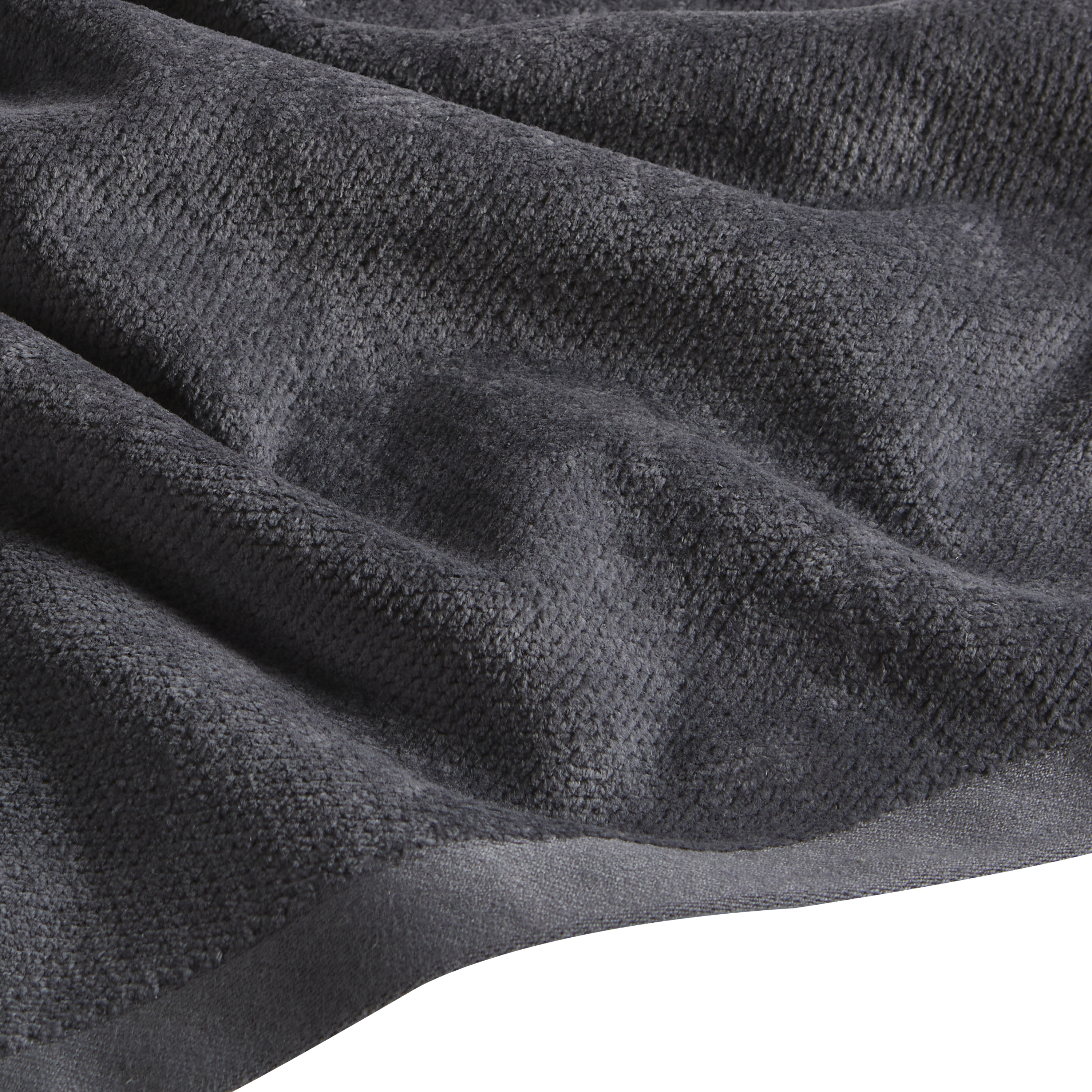 Take comfort in the luxurious feel of Velour towels: its subtle diamond-weave velour is backed with absorbent terrycloth to swaddle you in style—morning, noon, on night.