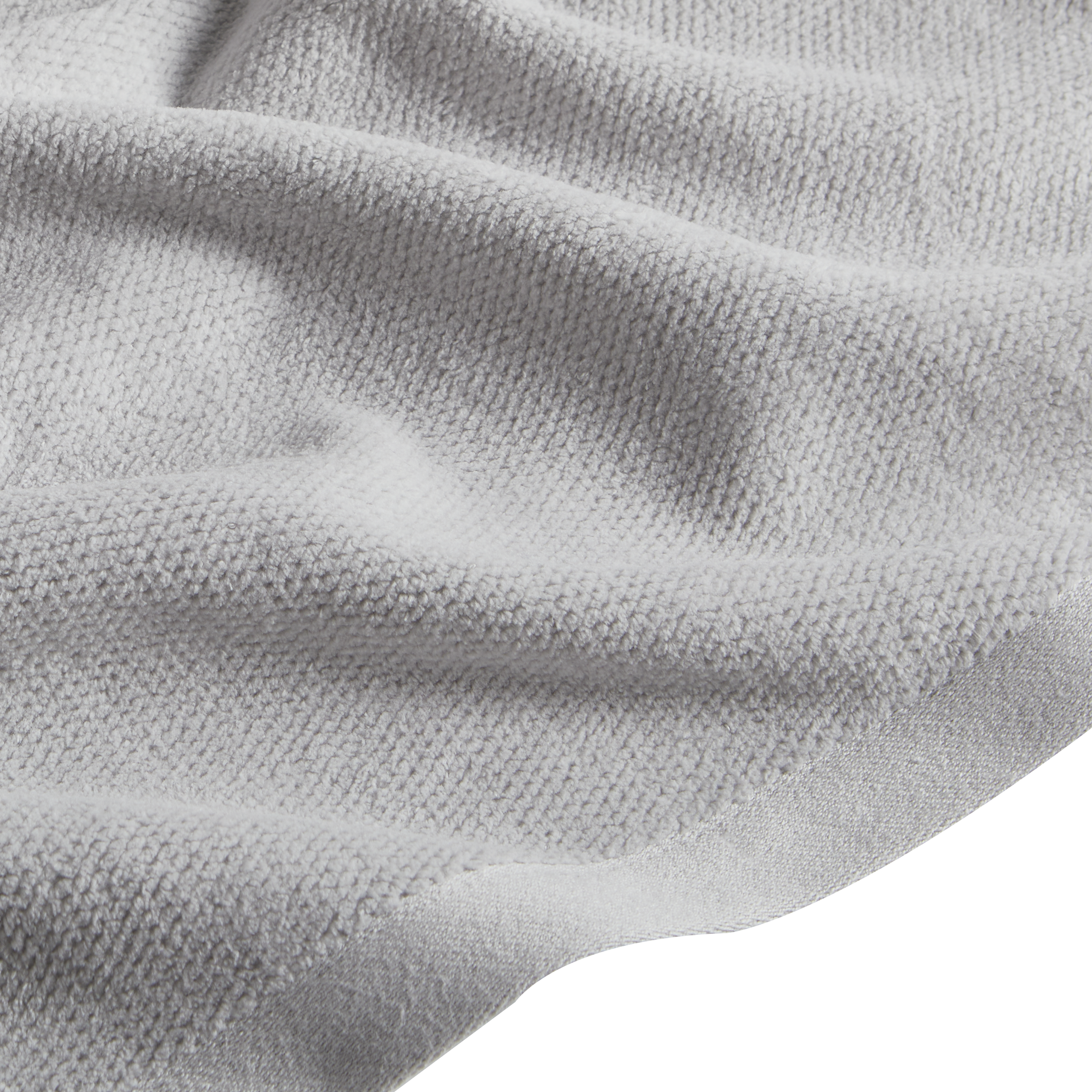 Take comfort in the luxurious feel of Velour towels: its subtle diamond-weave velour is backed with absorbent terrycloth to swaddle you in style—morning, noon, on night.