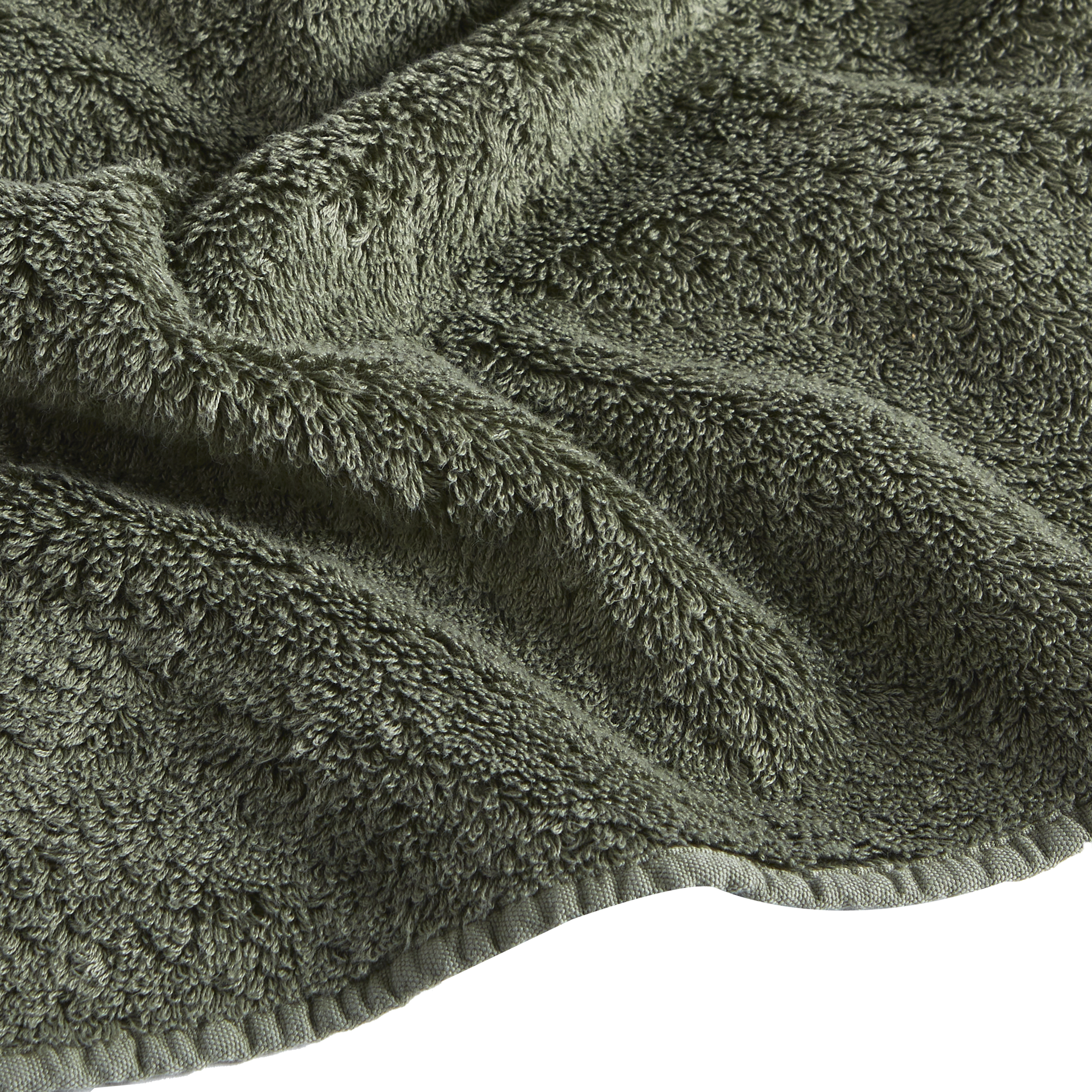 Indulge in the exceptional quality and softness of the Super Pile towel collection.