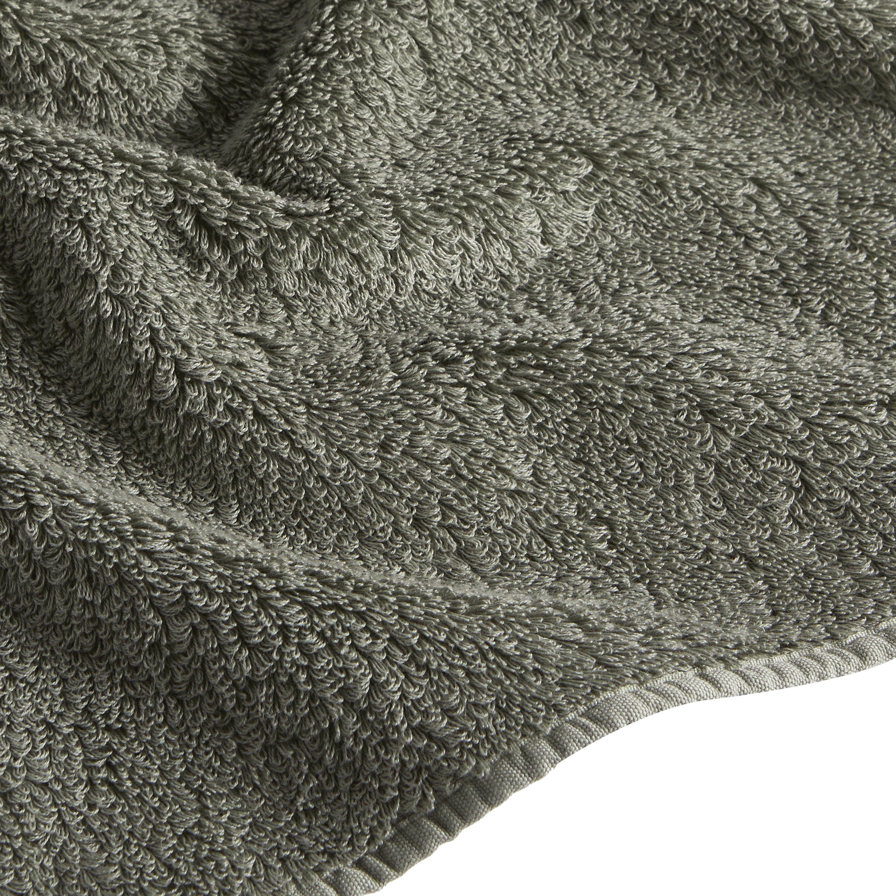 Indulge in the exceptional quality and softness of the Super Pile towel collection.